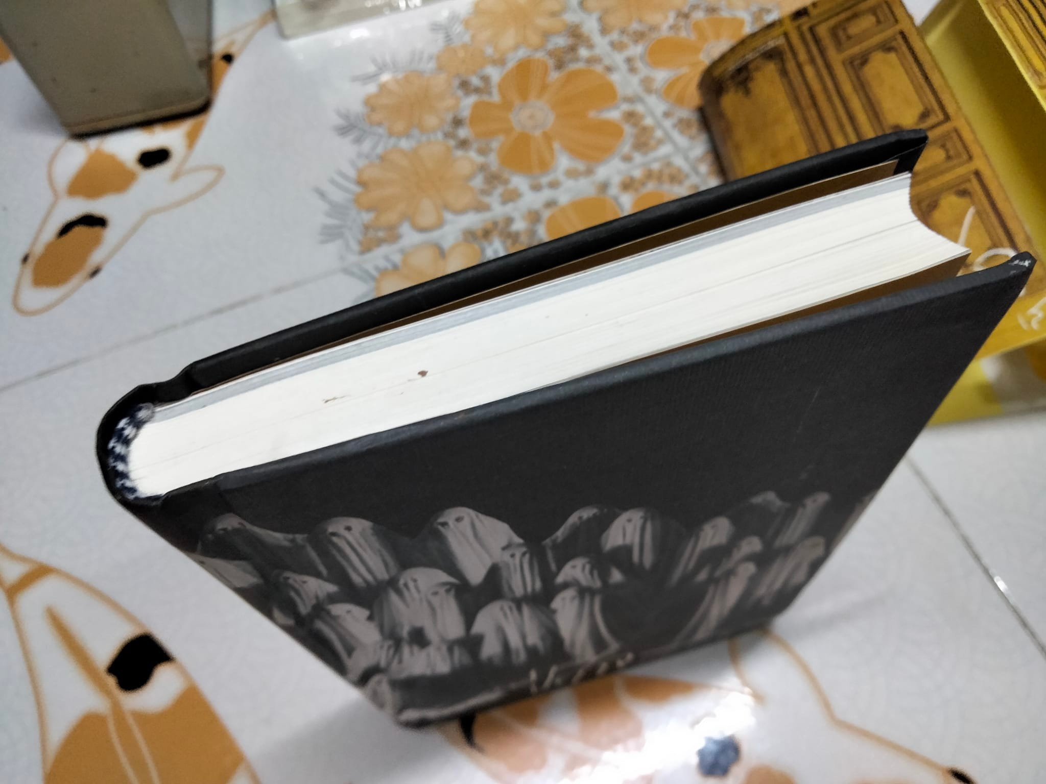 ปีศาจ (ปกแข็ง) เสนีย์ เสาวพงศ์ ** หนังสือตำหนิโดนน้ำ ตัวเล่มเป็นลอน มีคราบน้ำ