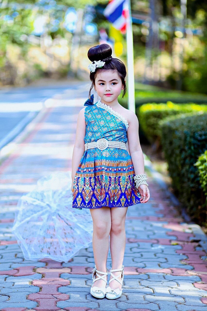 ชุดไทยเด็กหญิงแบบประยุกต์