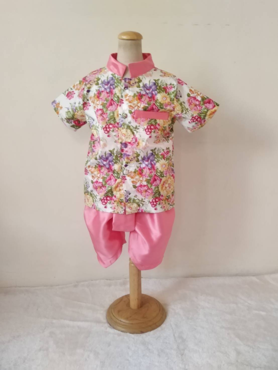 ชุดไทยเด็กชายลายดอกละมุน