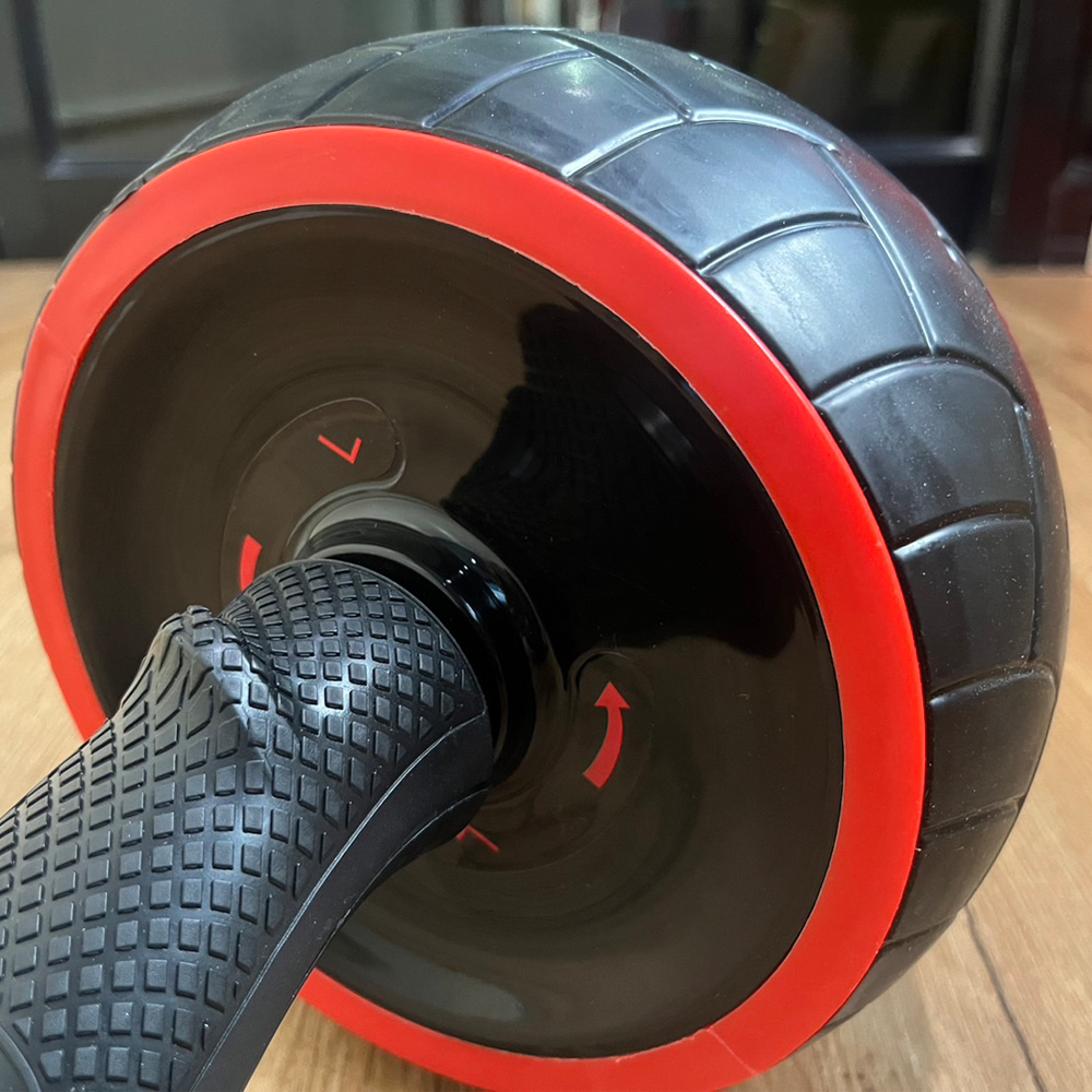 ลูกกลิ้งบริหารหน้าท้อง ฝึกกล้ามท้อง ด้านในลูกล้อมีสปริงในตัว ช่วยให้ง่ายในจังหวะดึงตัวกลับ (J8)