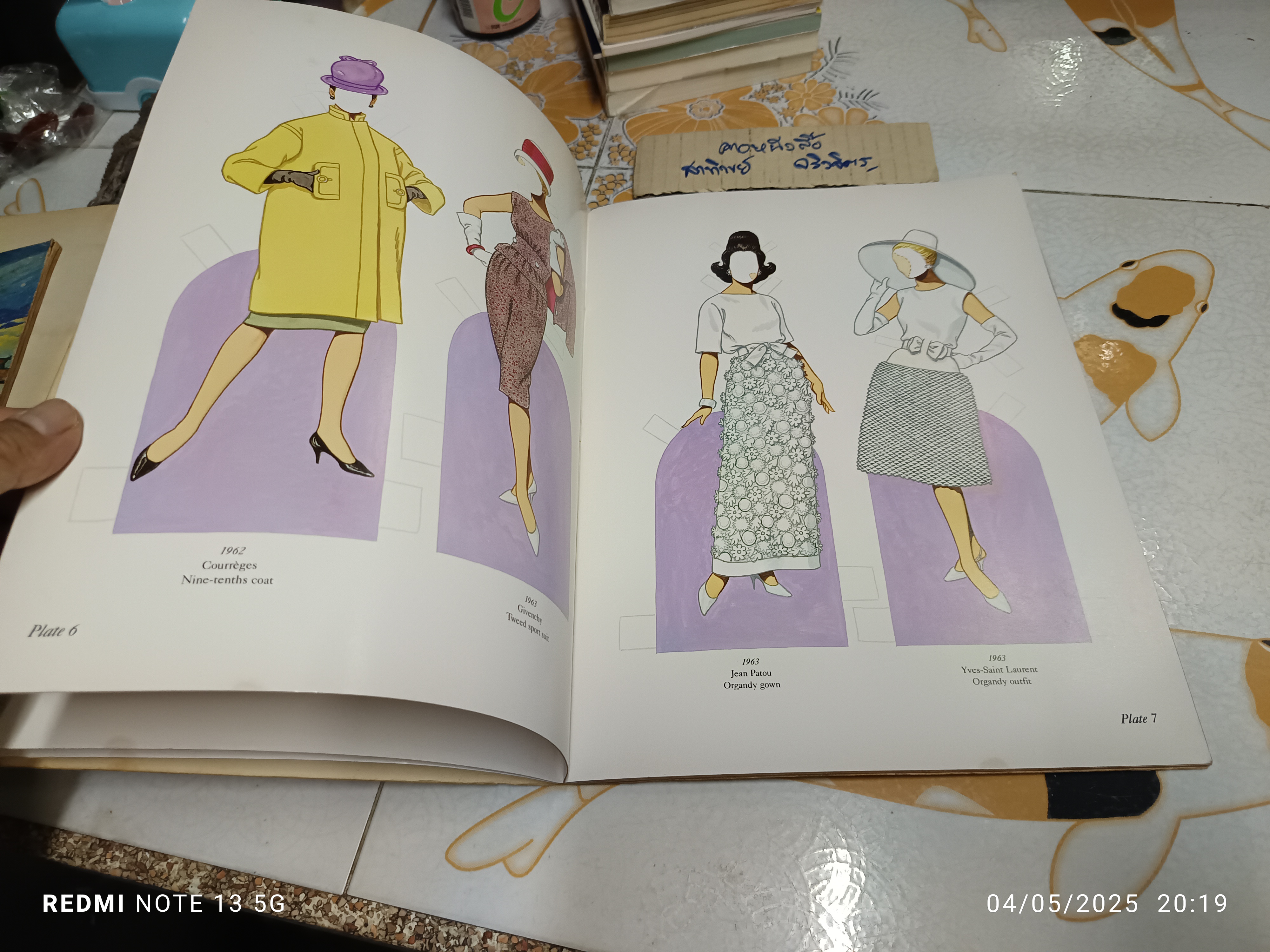 Great Fashion Designs of The Sixties Paper Dolls : 32 Haute Couture Costumes by Courreges ...(Dover Paper Dolls) , vintage โดย Tom Tierney #ตุ๊กตากระดาษ Dover