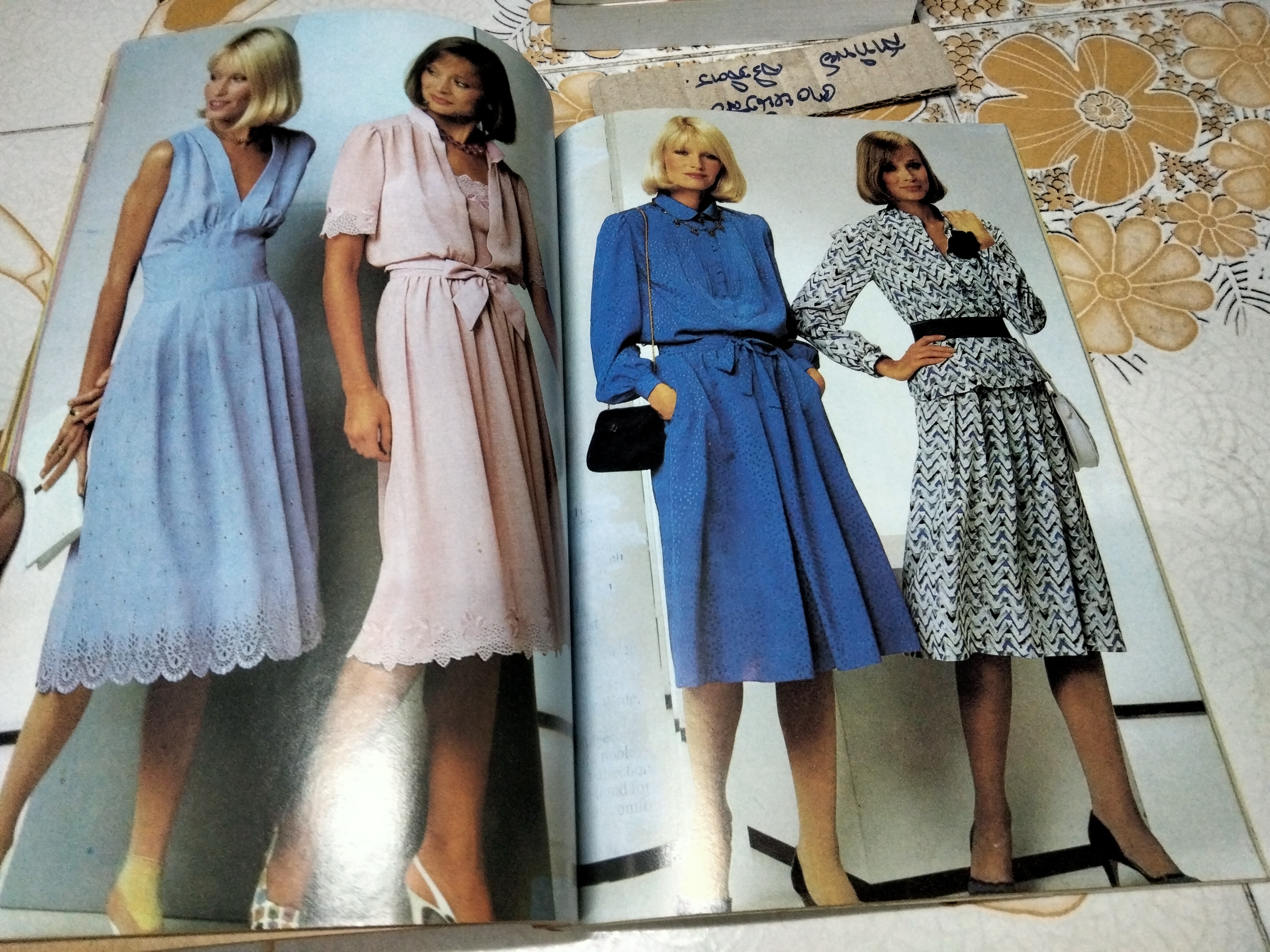 ตำราตัดเย็บเสื้อผ้าและชุดแฟชั่นล่าสุด อ. นิตยาพร ระบือศิลป **สินค้าหมด**