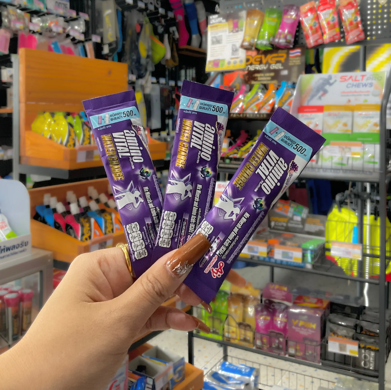 aminoVITAL Water Charge อะมิโนไวทัล วอเตอร์ชาร์จ เครื่องดื่มผสมเกลือแร่และกรดอะมิโนชนิดผง เพิ่มพลังงาน ลดตะคริว (Z07)