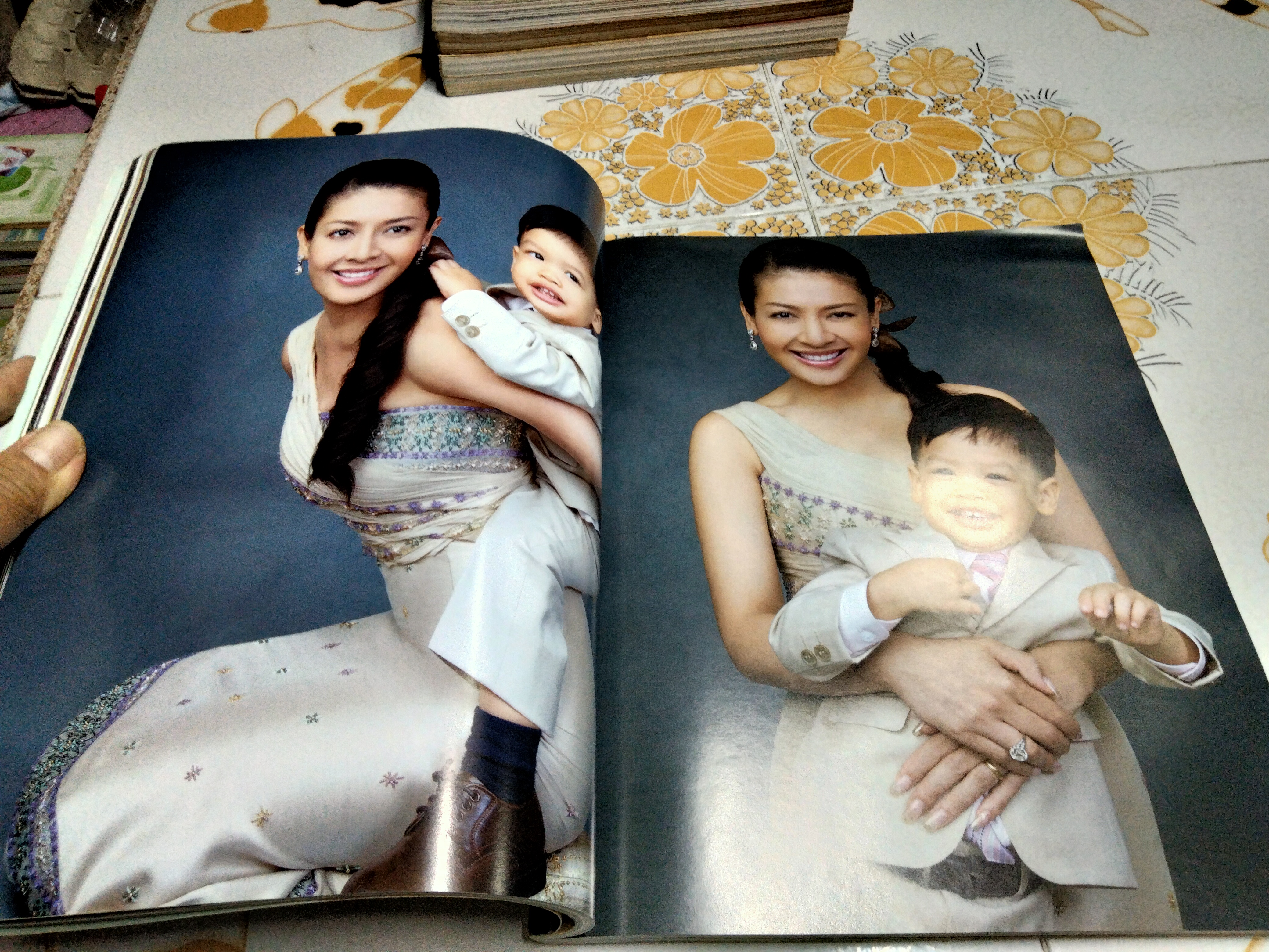 นิตยสาร LIPS LUXE ปก หม่อมศรีรัศมิ์ - พระองค์เจ้าทีปังกรรัศมีโชติ **สินค้าหมด**