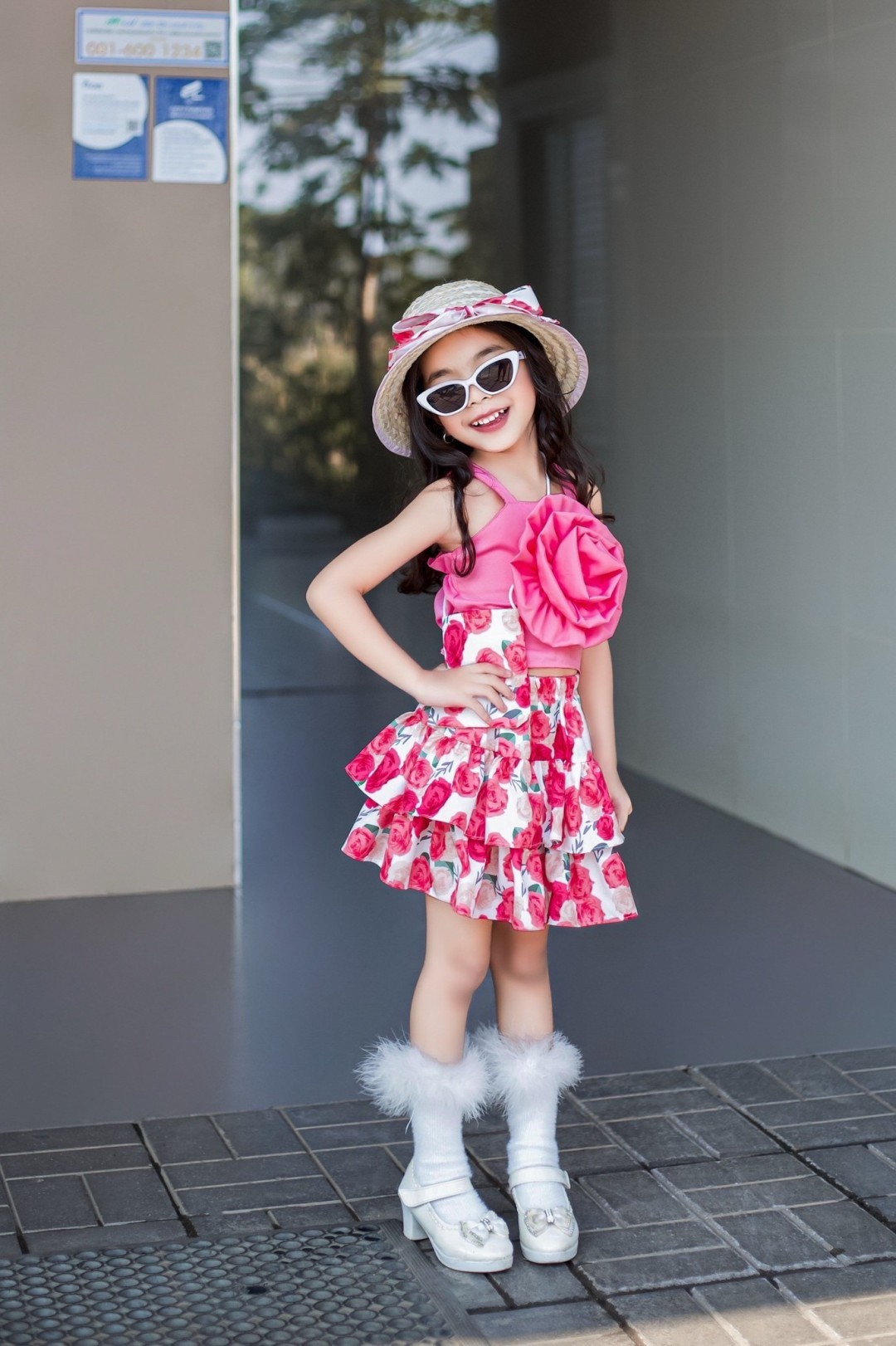 ชุดเด็กset4ชิ้น เสื้อ กระโปรง กระเป๋า หมวกสาน