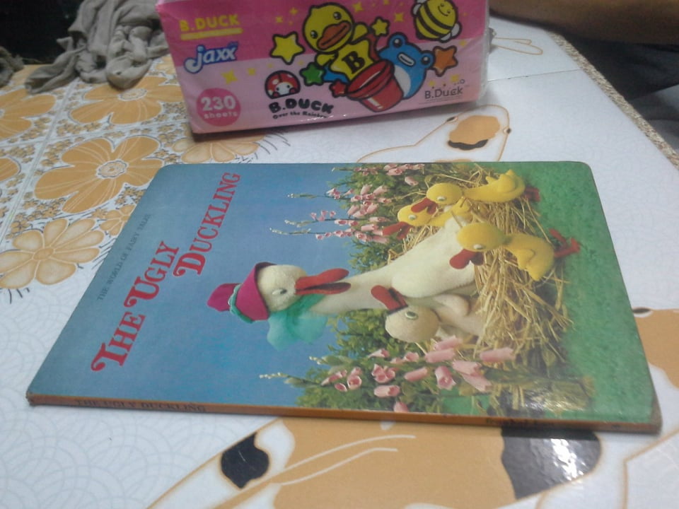 THE UGLY DUCKLING นิทานภาพกระดาษแข็ง ฉบับภาษาอังกฤษ (ตำหนิ มีหน้ากลับหัว 1 คู่ ) Published by Froebel-kan Co. Ltd **สินค้าหมด**