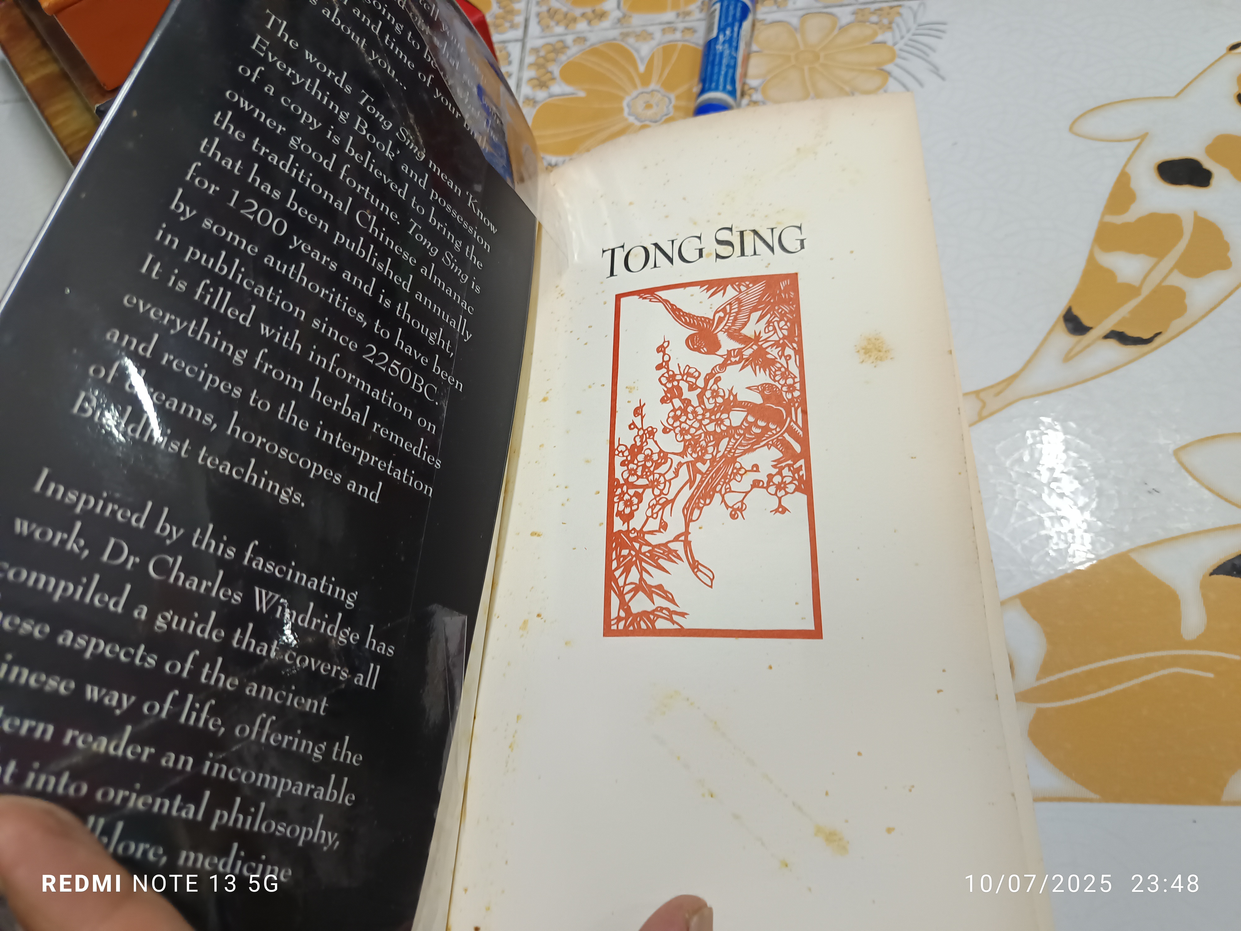 Tong Sing : The Book of Wisdom Based on the Ancient Chinese Almanac **สินค้าหมด**
