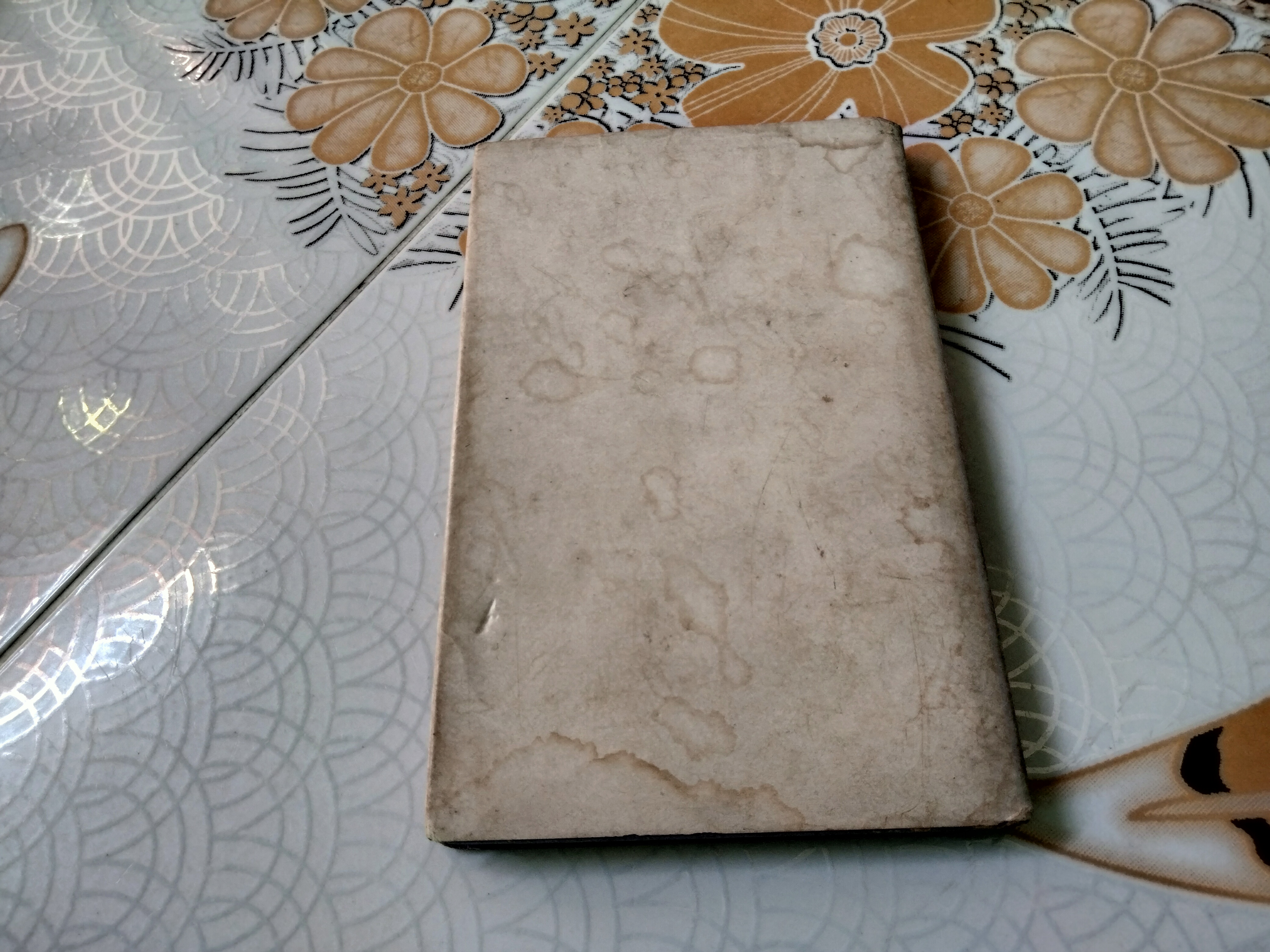 กันอ้วน โดย อมรา ...คู่มือสำหรับสุภาพสตรีที่ต้องการมีทรวดทรงอันสวยงามหรือรักษาทรวดทรงให้งามอยู่เสมอ