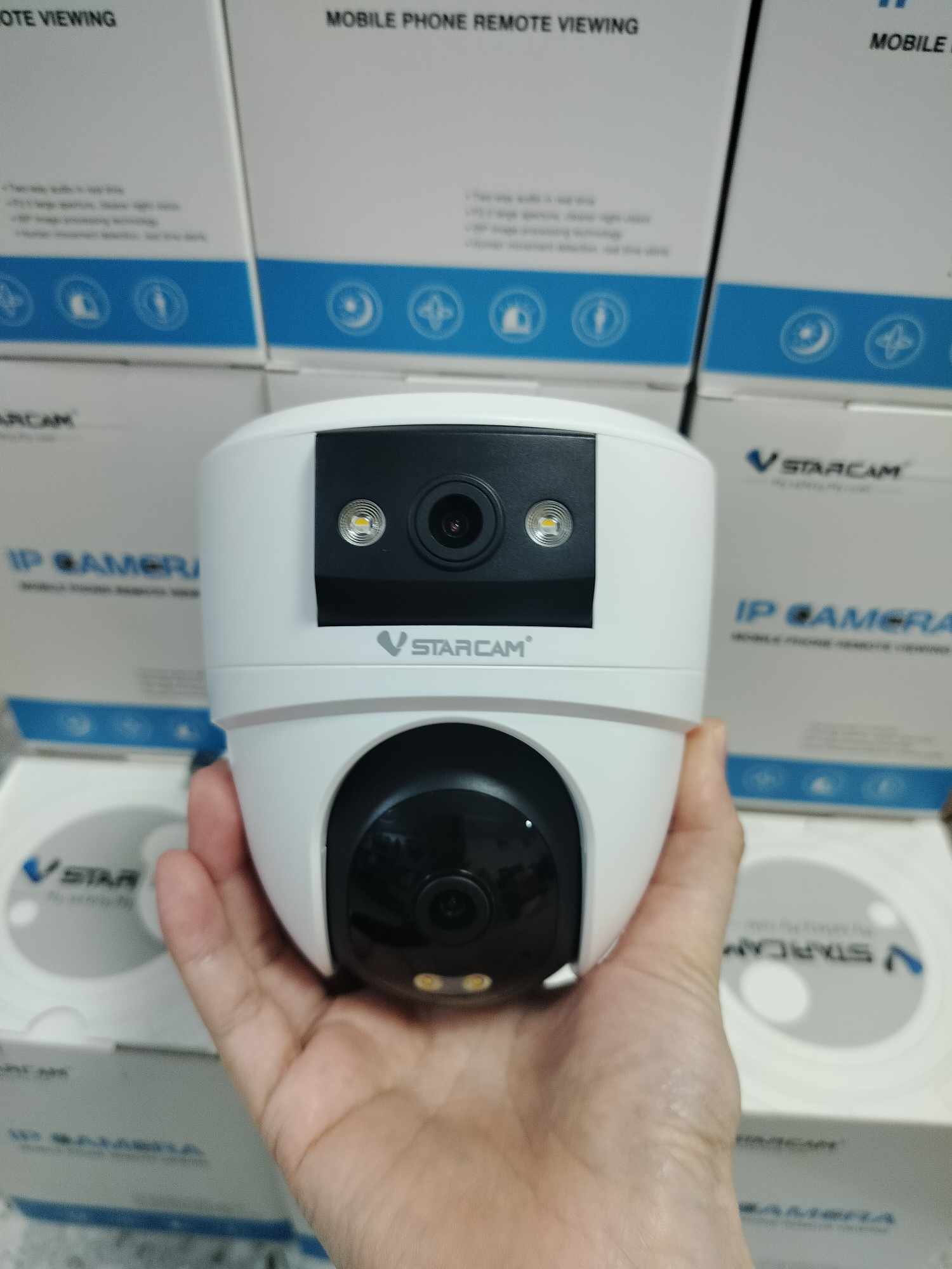 Vstarcam Vstarcam กล้องวงจรปิดใช้ภายในแบบ2เลนส์ ความคมชัด5ล้าน WIFIในตัว ดูผ่านมือถือพูดคุยโต้ตอบได้ ขาว