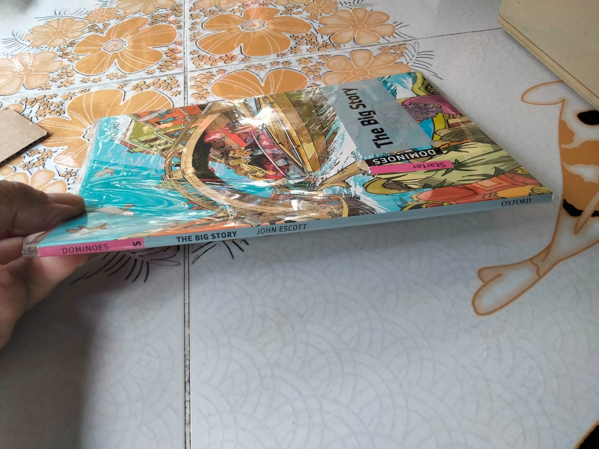 The Big Story + cd by John Escott DOMINOES Starter , Oxford (หนังสืออ่านนอกเวลาภาษาอังกฤษ)