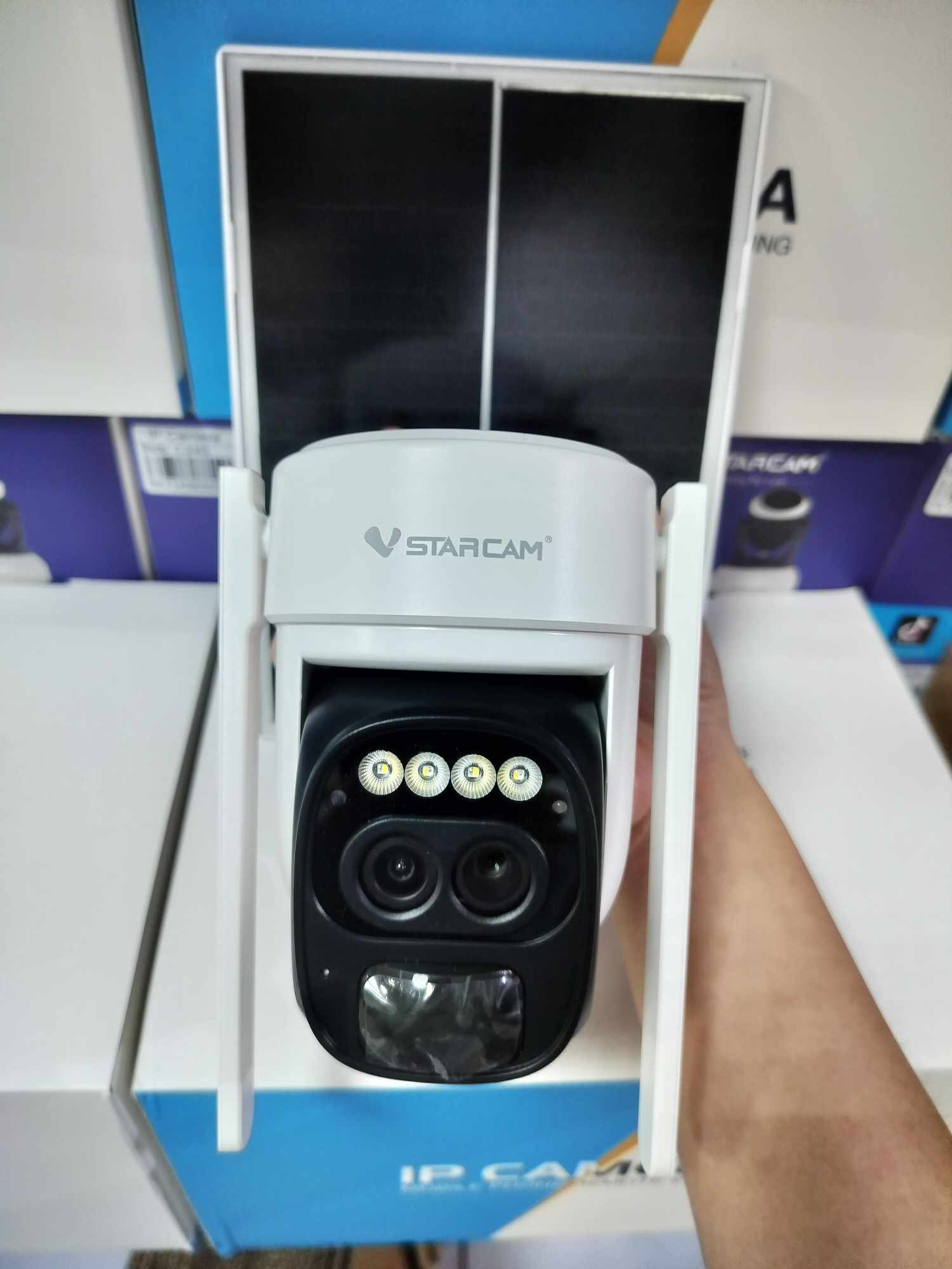 Vstarcam Vstarcam กล้องวงจรปิดภายนอกมีแบตในตัวพร้อมแผงโซล่าเซลล์ รุ่นCB67D ซูมได้5เท่า สีขาว