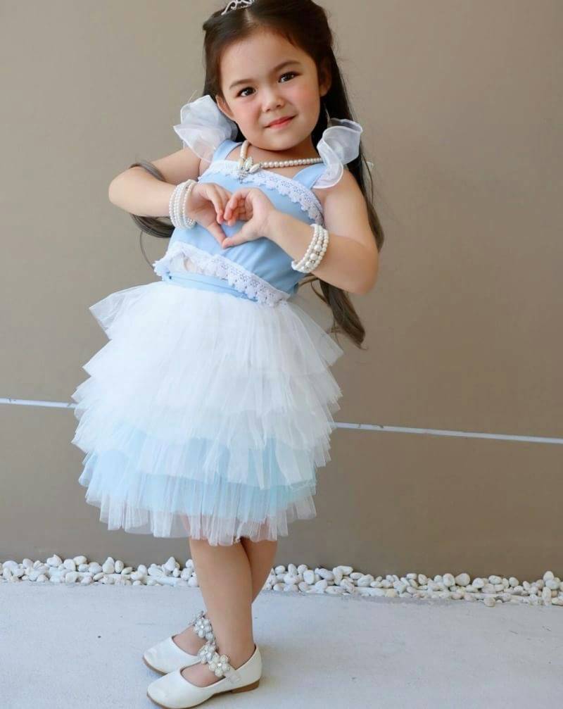 ชุดกระโปรงเด็กหญิง ฟรุ้งฟริ้งฟ้าขาว