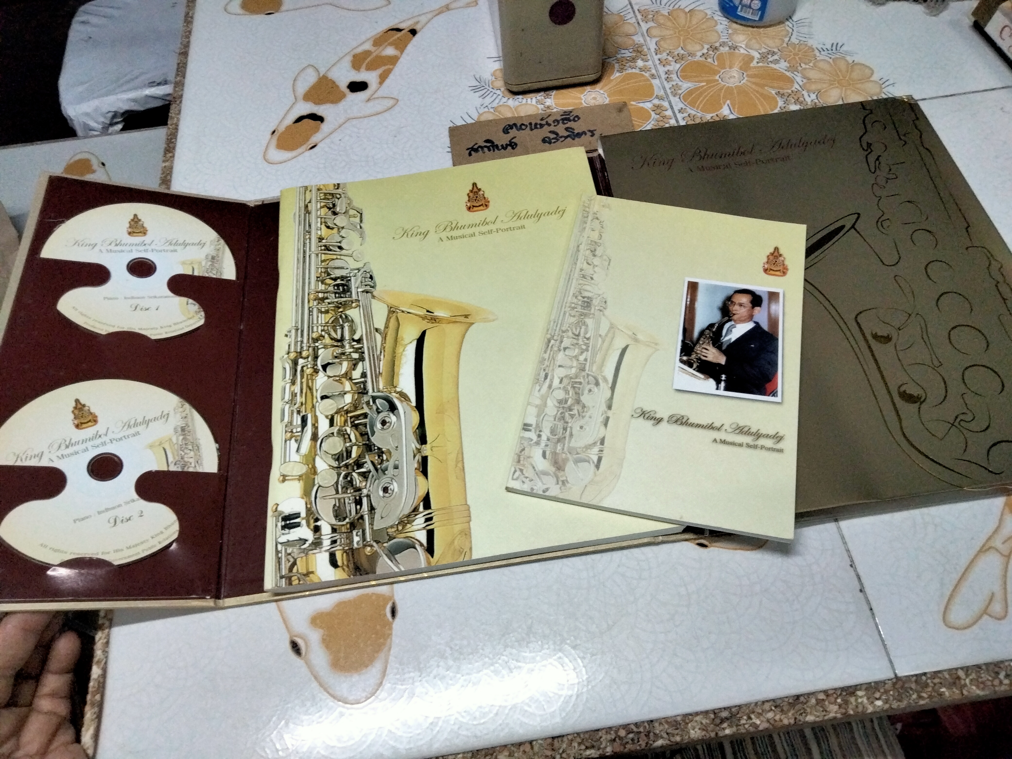 King Bhumibol Adulyadej : A Musical Self- Portrait , boxlet บทเพลงพระราชนิพนธ์พร้อมแผ่น CD 2 แผ่น + กล่อง ครบเซ็