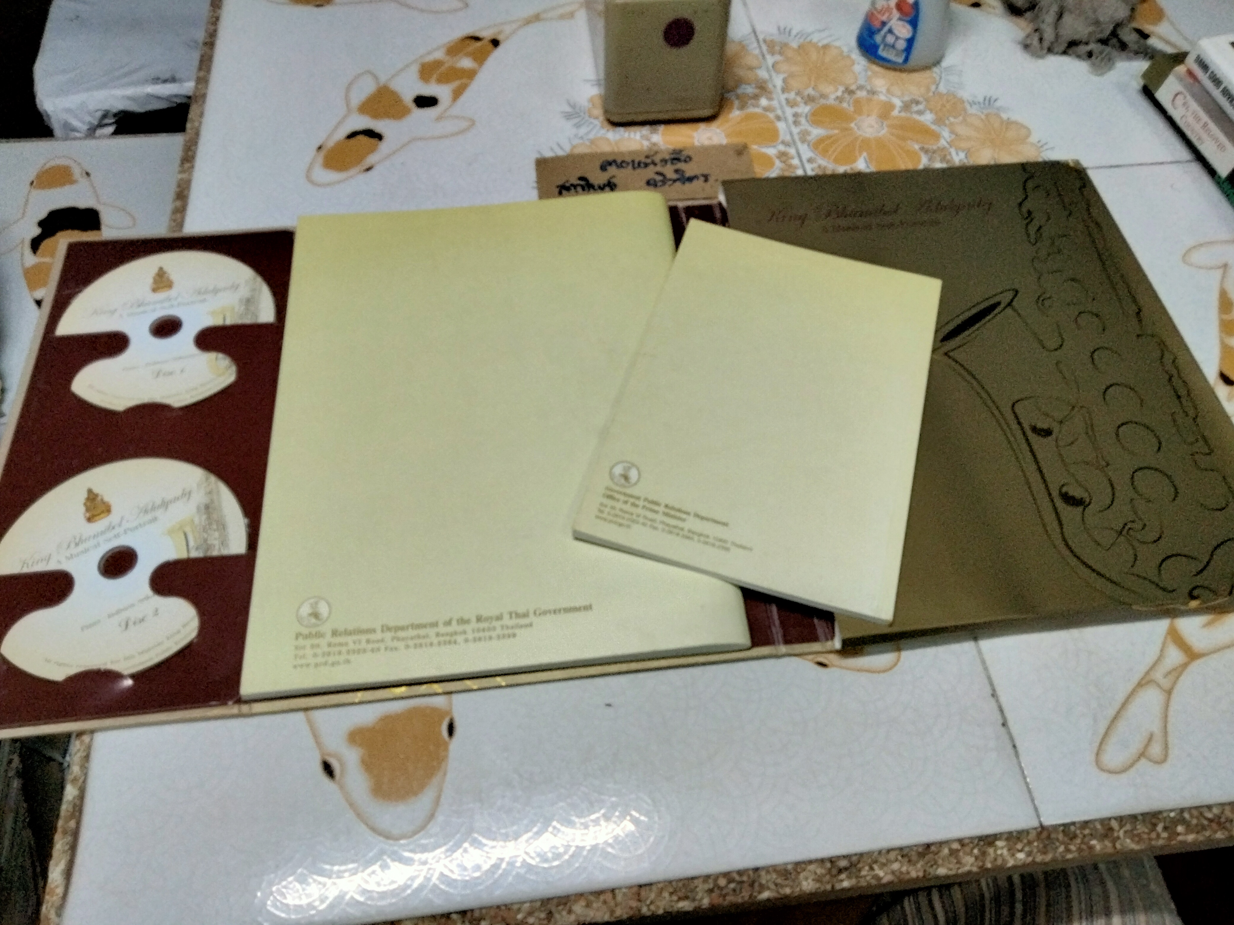 King Bhumibol Adulyadej : A Musical Self- Portrait , boxlet บทเพลงพระราชนิพนธ์พร้อมแผ่น CD 2 แผ่น + กล่อง ครบเซ็