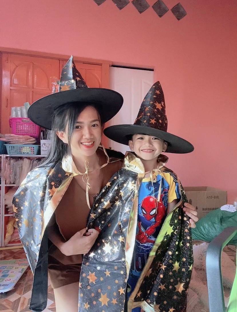 ชุดแฟนซีเด็ก ผ้าคลุมกับหมวกพ่อมดแม่มด