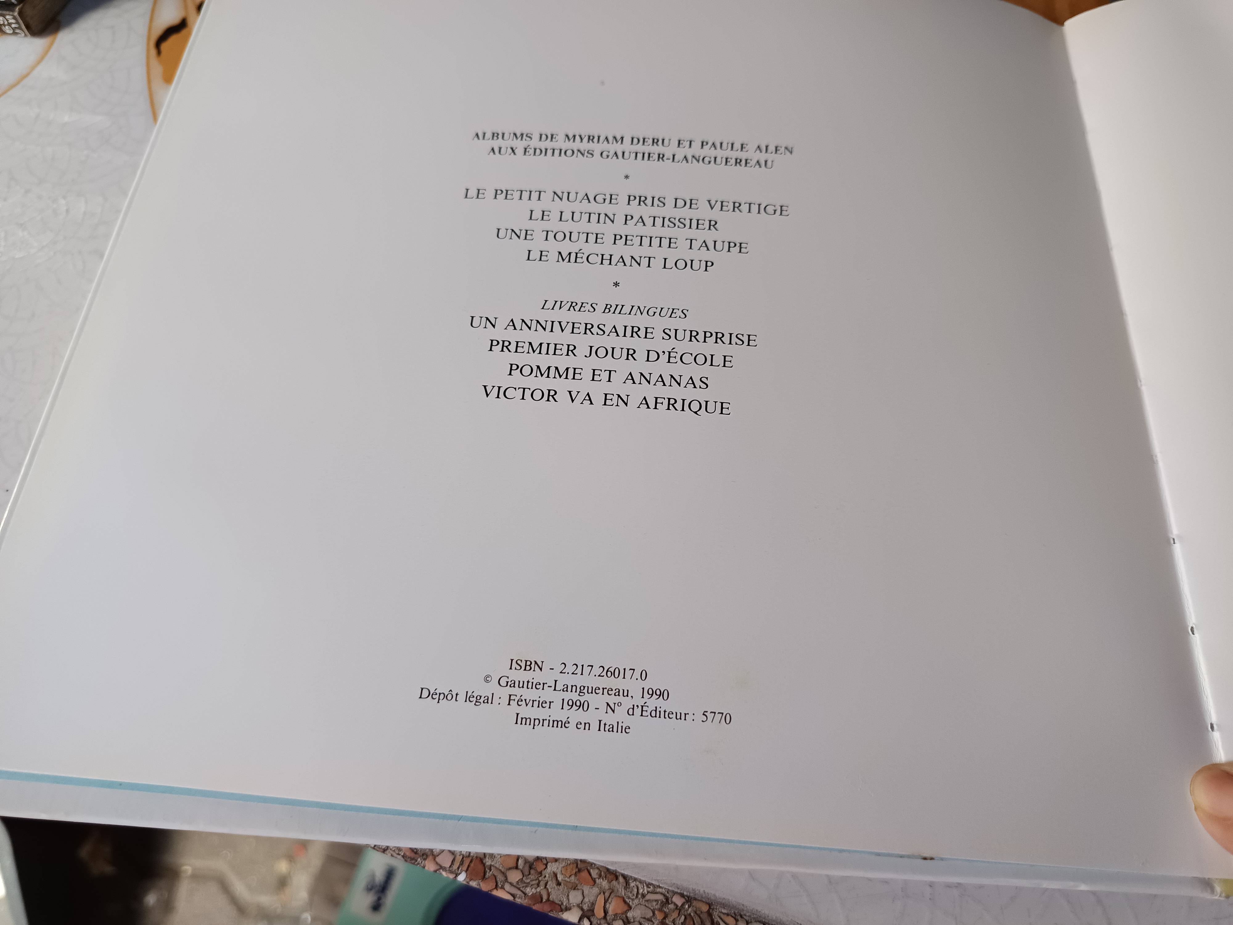 หนังสือสำหรับเด็กปกแข็ง ฉบับ 2 ภาษา (ฝรั่งเศส-อังกฤษ) **สินค้าหมด**