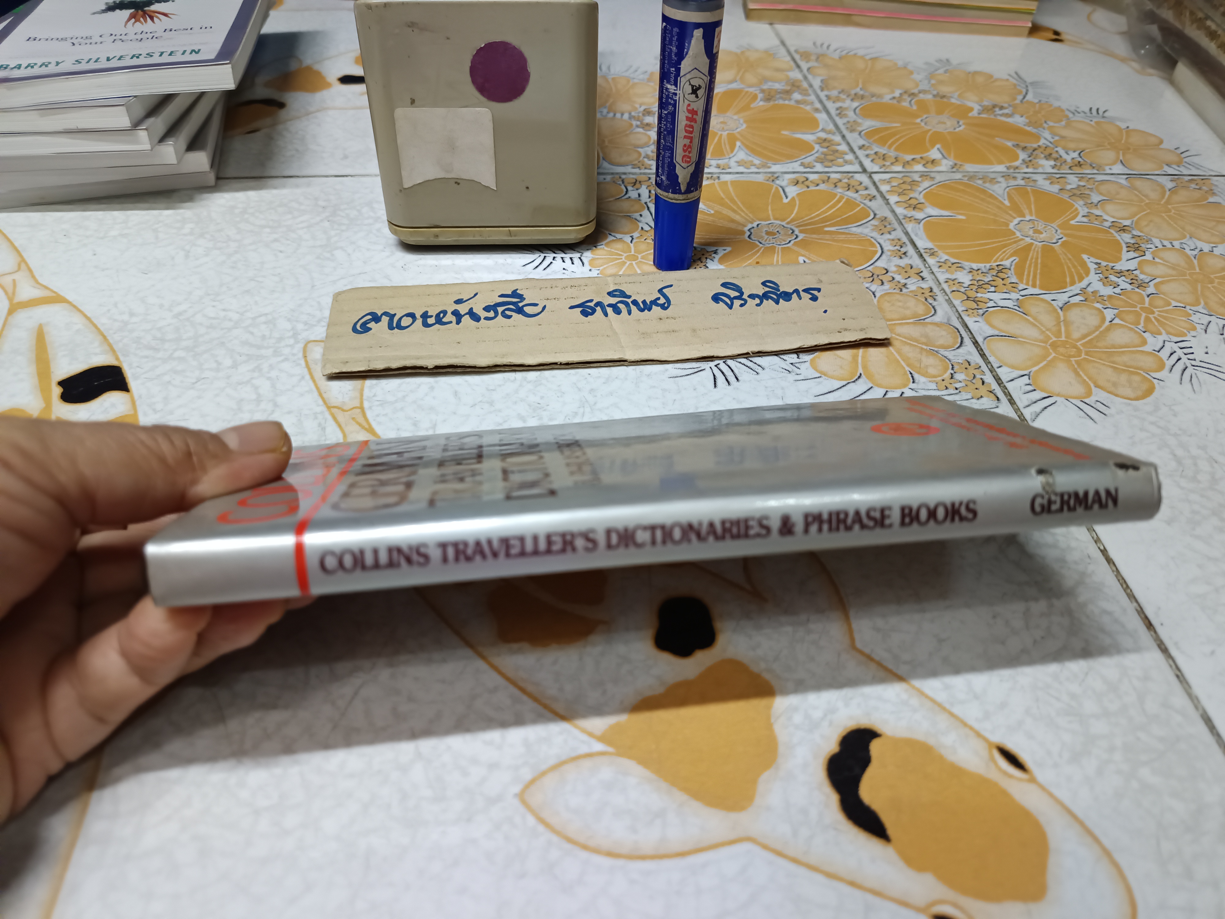 Collins : German Traveller' s Dictionary & Phrase Book ,1983