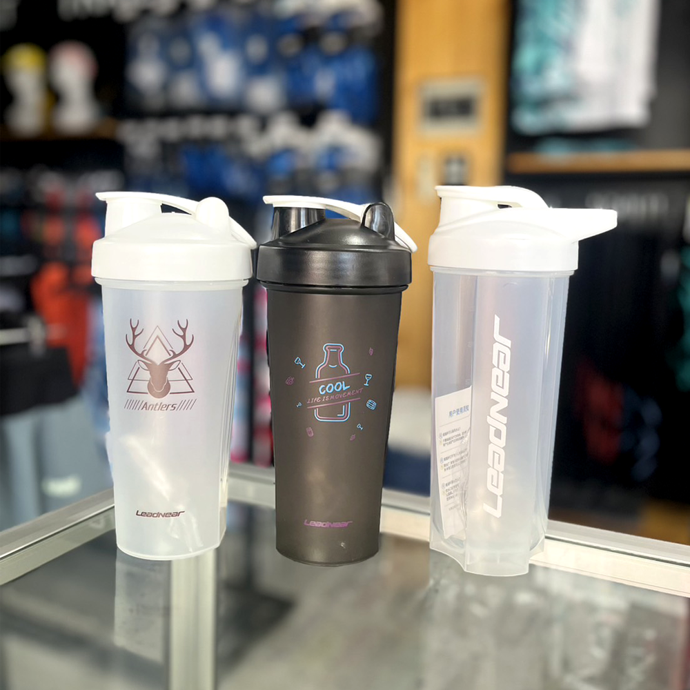 ขวดน้ำพกพาขนาด 500 600 700 ml ฟรีตะกร้อเขย่าในขวดน้ำและชุดอุปกรณ์ทำความสะอาด 1ชุด (L23)