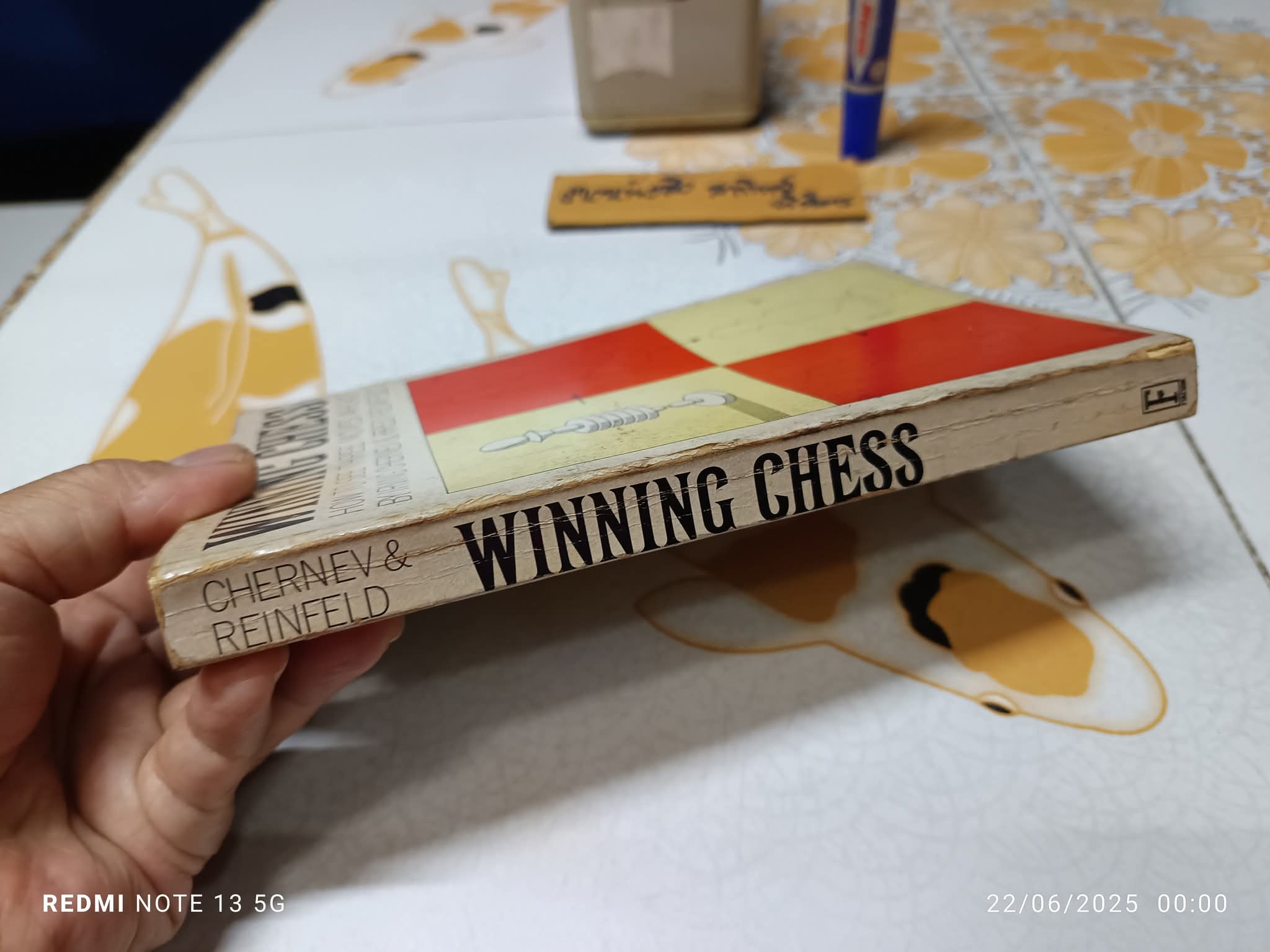 Winning Chess : How to See Three Moves Ahea เขียนโดย Irving Chernev และ Fred Reinfeld ,1975 ** ปกหลังมีรอยกระดาษติด