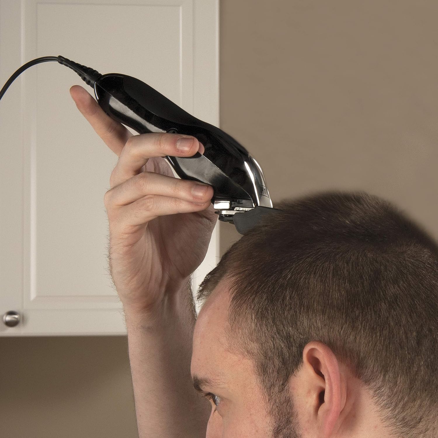 WAHL® Deluxe Chrome Pro Haircutting Kit with Trimmer รุ่น 79524-5201 ชุดปัตตาเลี่ยนตัดแต่งผม และที่กันจอน มีคุณภาพ