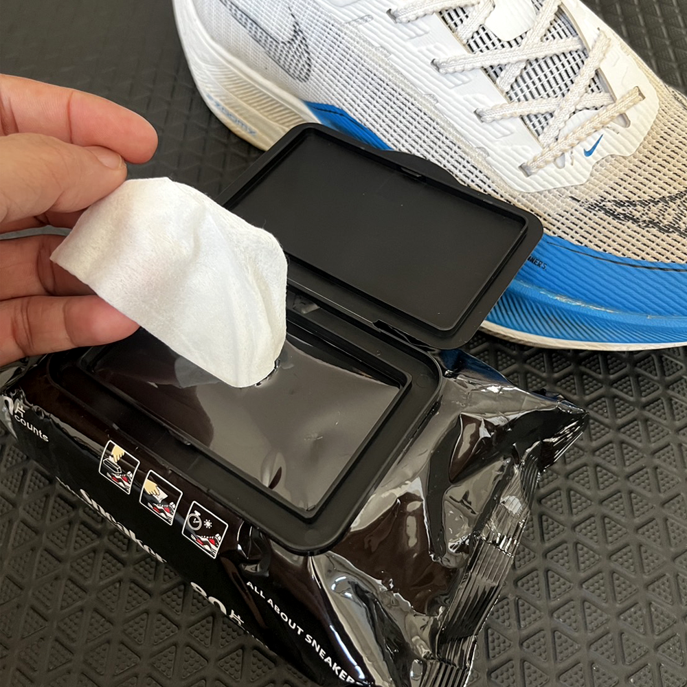 แผ่นเช็ดรองเท้า ผ้าเช็ดรองเท้า ผ้าเปียกทำความสะอาดรองเท้า 30 แผ่น , 80 แผ่น (J5)