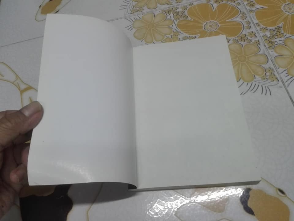 อยู่กับผี โดย หลวงเมือง (สำราญ ทรัพย์นิรันดร์) - สนพ.มติชน จัดพิมพ์ครั้งแรก พ.ศ.2548 **สินค้าหมด**