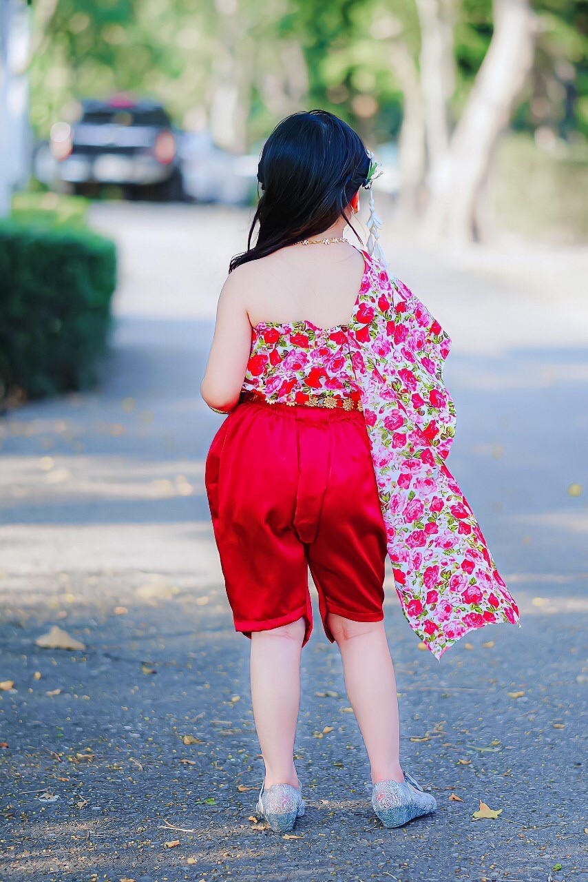 ชุดไทยเด็กหญิง สไบลายดอกกับโจง