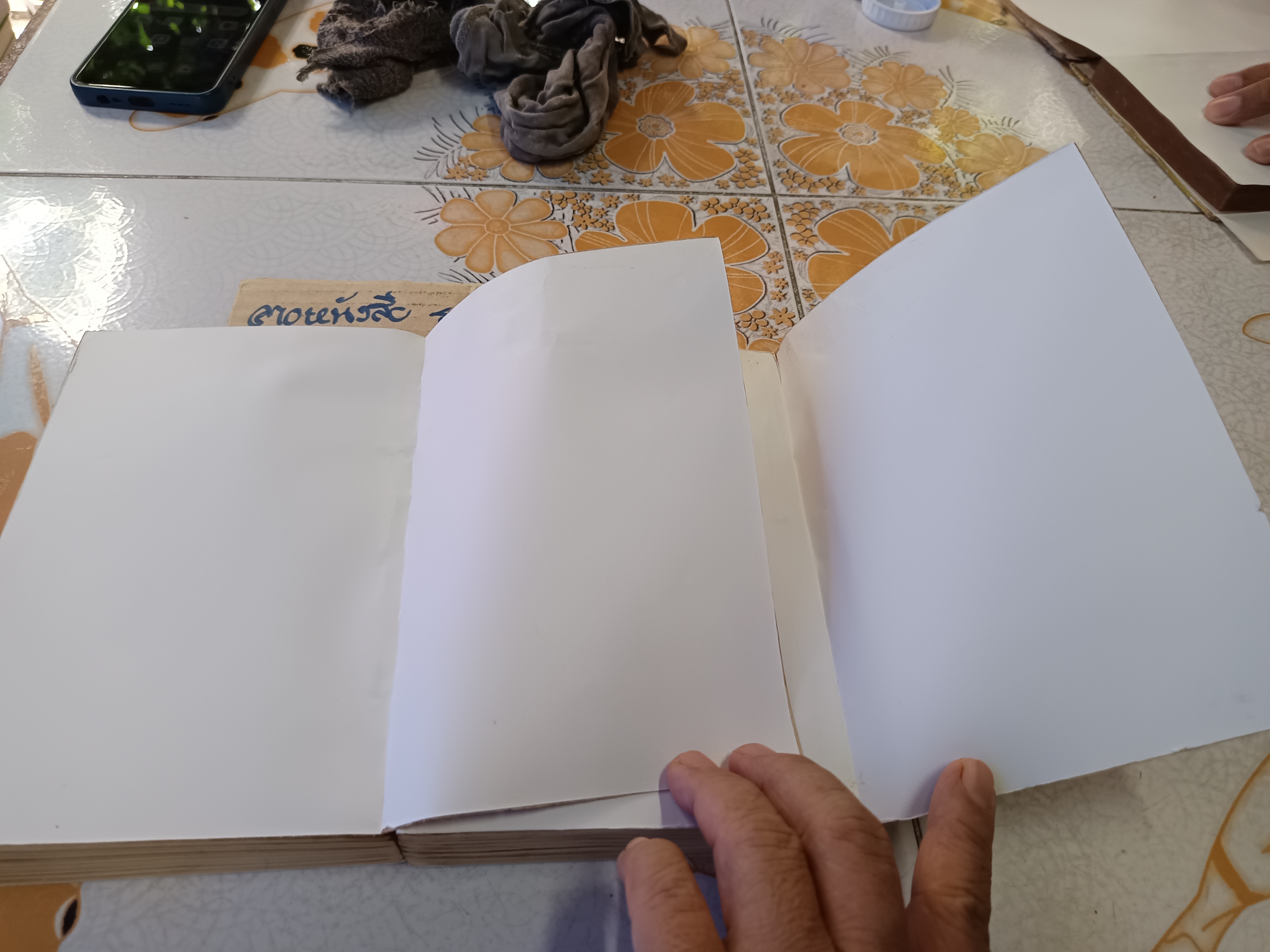 ปริศนา (2 เล่มจบ) ว.ณ. ประมวญมารค สำนักพิมพ์บรรณกิจ พิมพ์พ.ศ. 2523 (หนังสือเช่า, สภาพอ่าน)