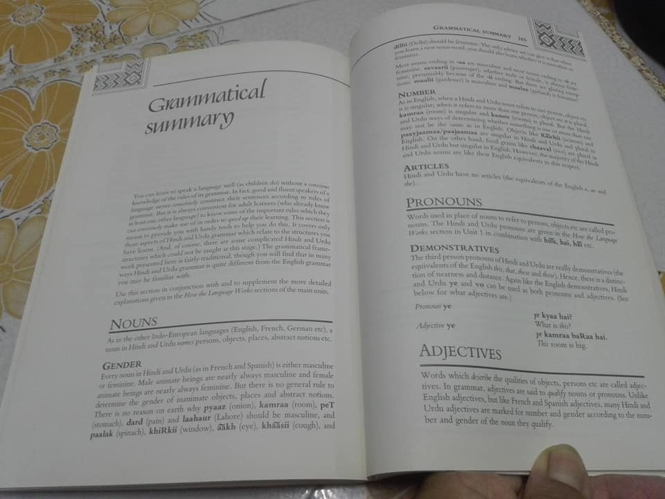 Hindi Urdu Bol Chaal - A Beginners' Course In Spoken Hindi And Urdu On BBC Television. by Gordon Wells, Mangat Bhardwaj **สินค้าหมด**