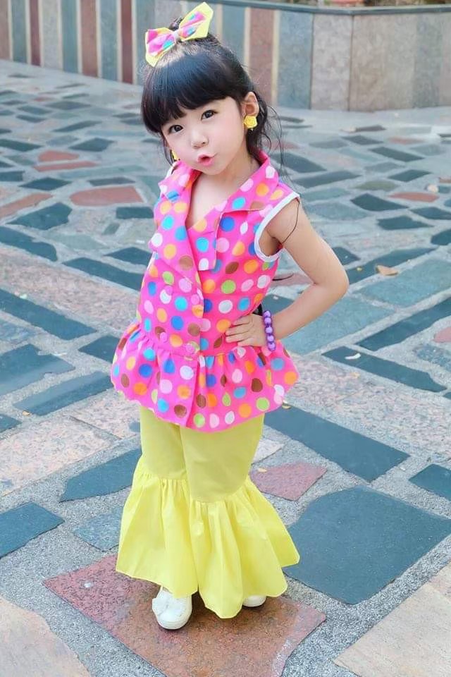 ชุดเด็ก set เสื้อลายจุดกับกางเกงขากระดิ่ง