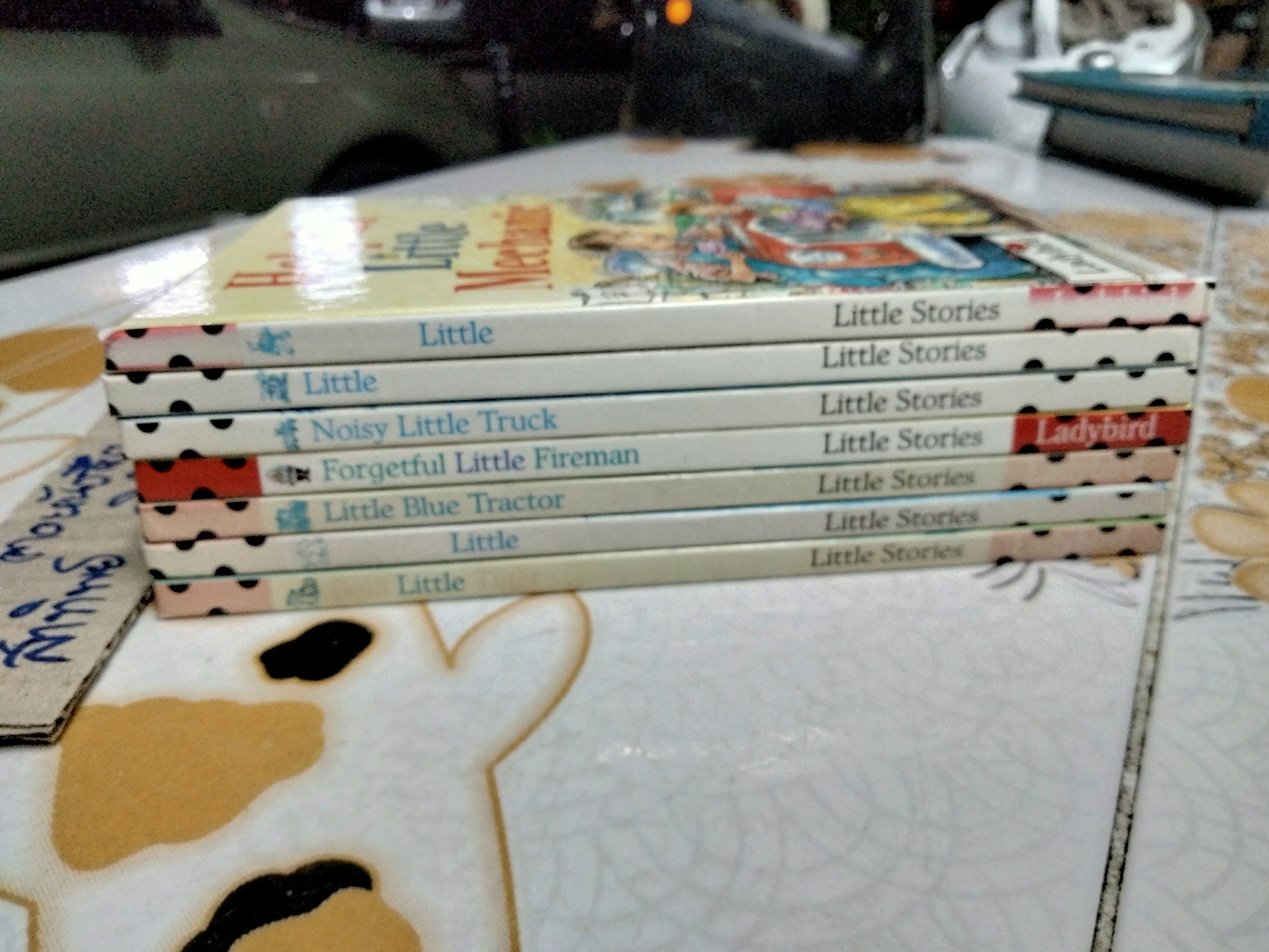 หนังสือชุด " The Ladybird Little Stories Collection " ขายรวม 7 เล่ม
