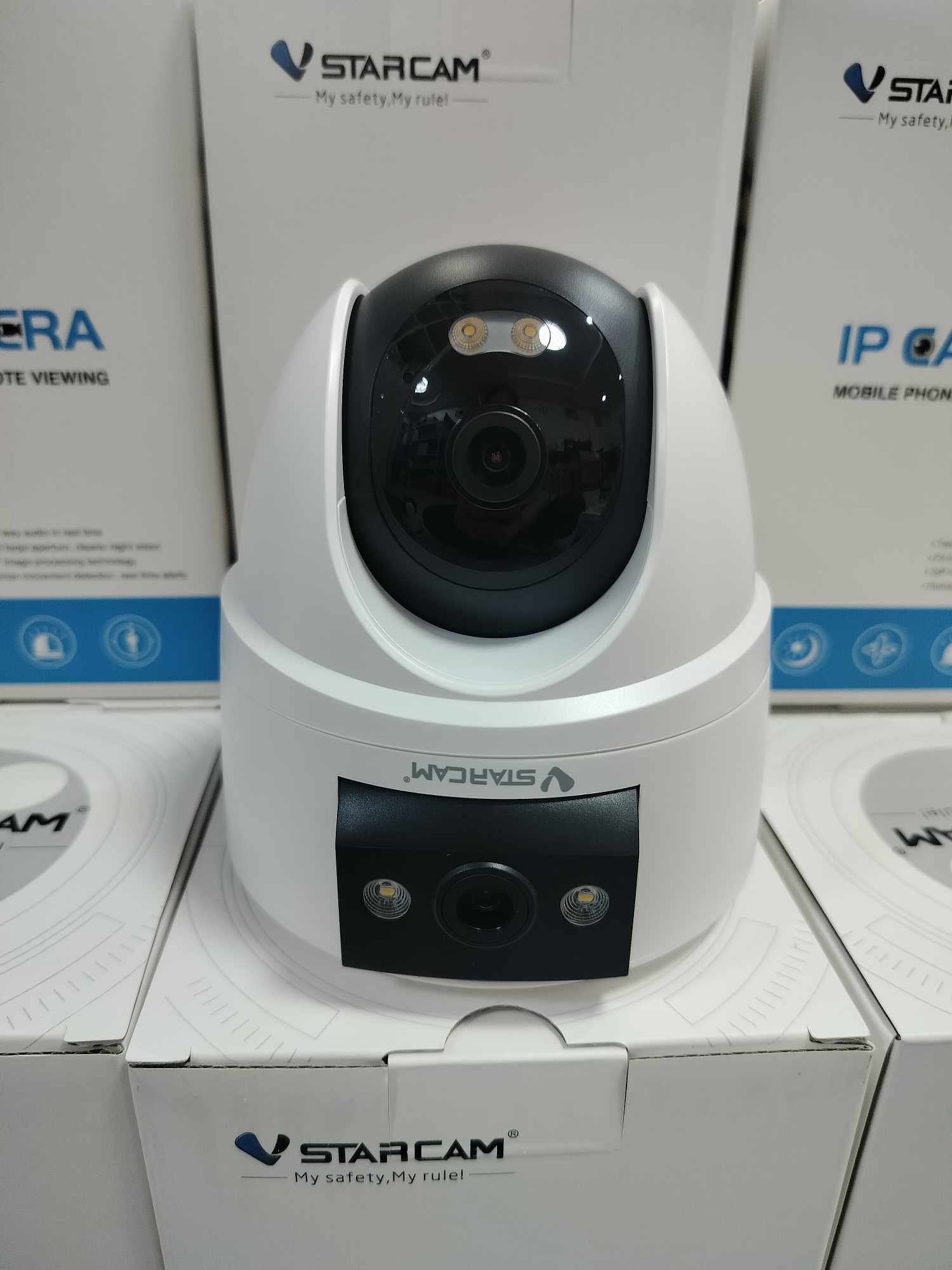 Vstarcam Vstarcam กล้องวงจรปิดใช้ภายในแบบ2เลนส์ ความคมชัด5ล้าน WIFIในตัว ดูผ่านมือถือพูดคุยโต้ตอบได้ ขาว