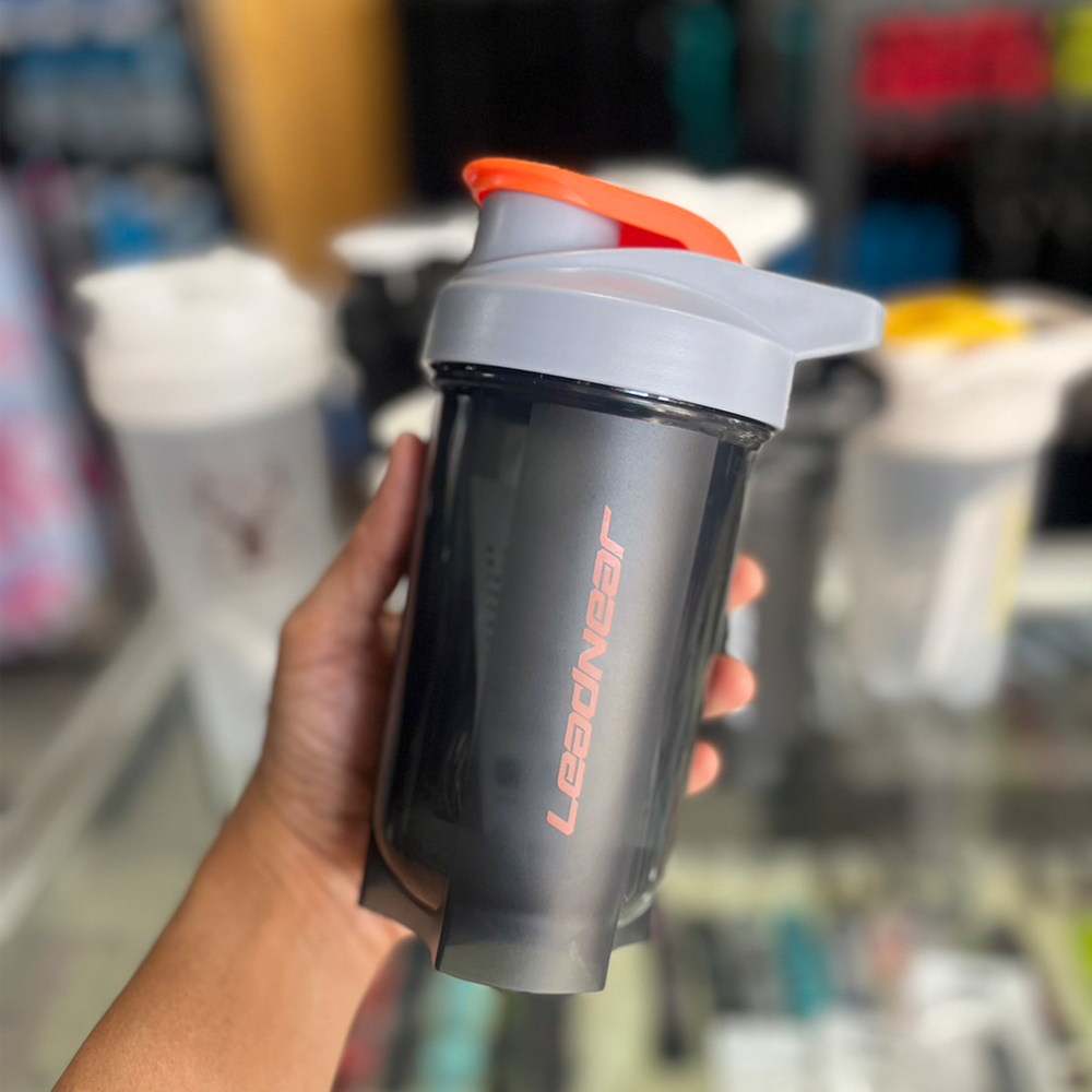 ขวดน้ำพกพาขนาด 500 600 700 ml ฟรีตะกร้อเขย่าในขวดน้ำและชุดอุปกรณ์ทำความสะอาด 1ชุด (L23)