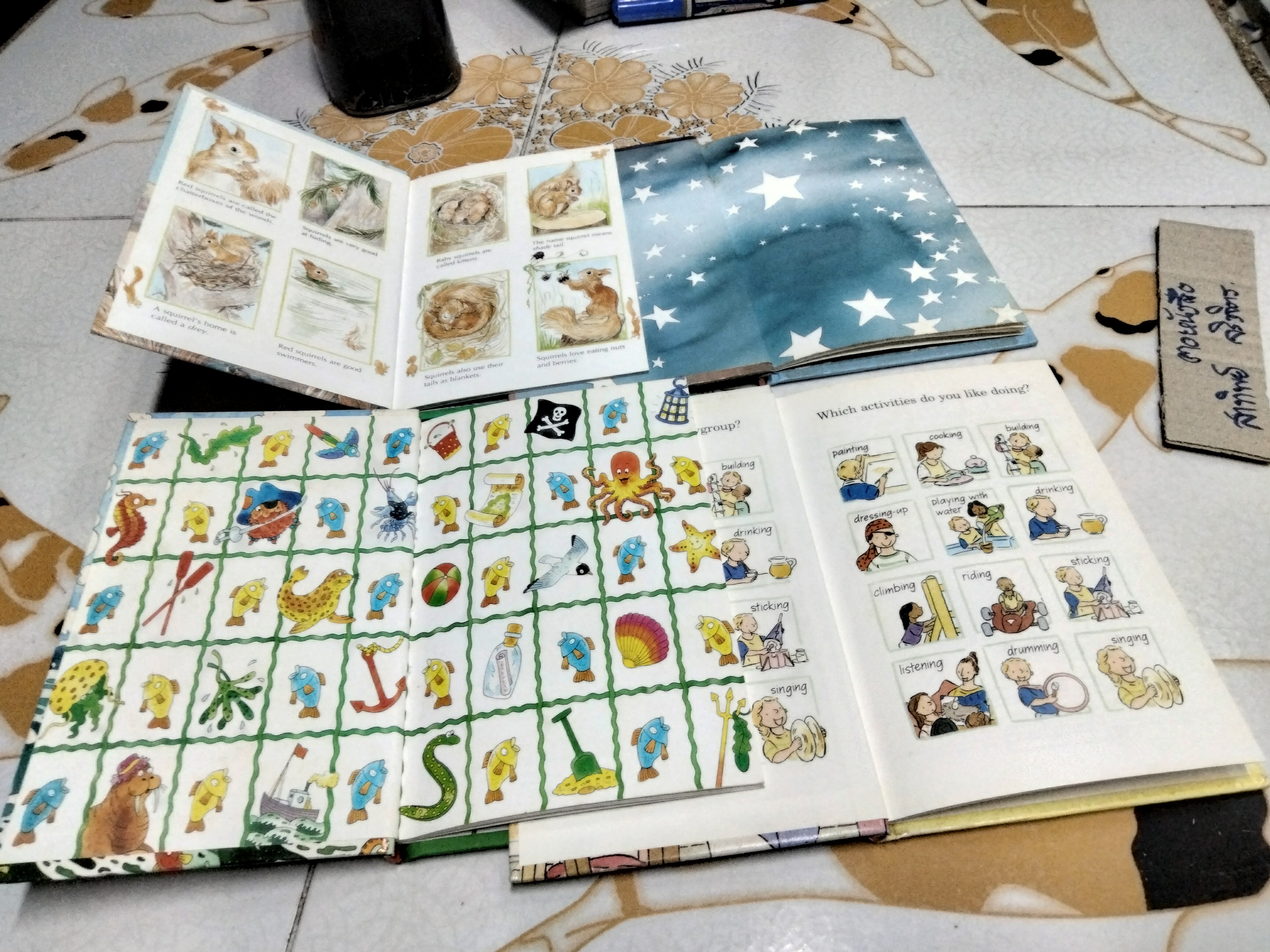 หนังสือชุด " Ladybird's Picture Stories series" ขายรวม 4 เล่ม