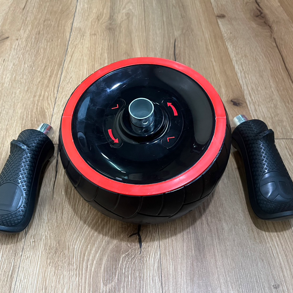 ลูกกลิ้งบริหารหน้าท้อง ฝึกกล้ามท้อง ด้านในลูกล้อมีสปริงในตัว ช่วยให้ง่ายในจังหวะดึงตัวกลับ (J8)