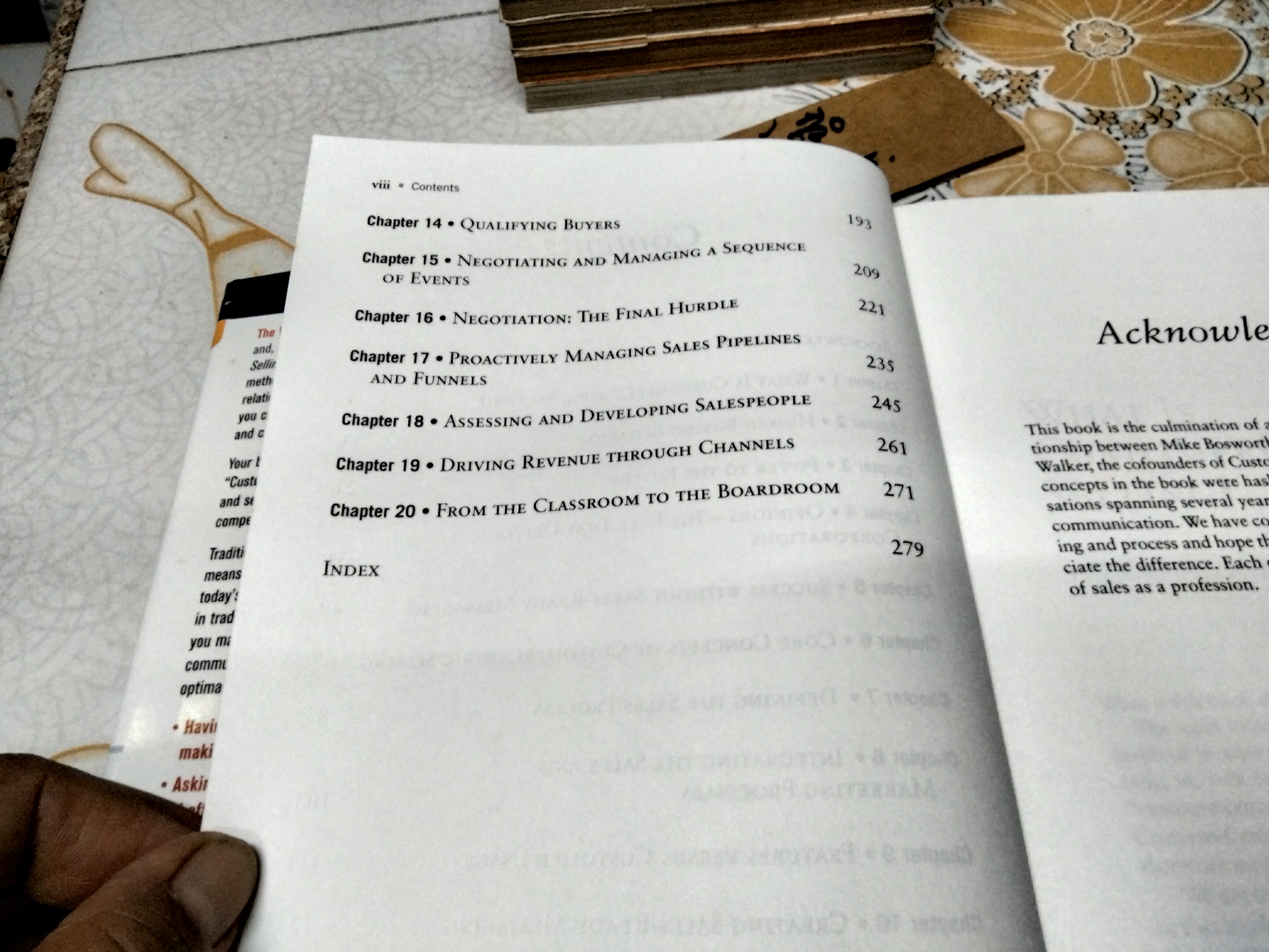 CUSTOMER CENTRIC SELLING : Second Edition (Fully Revised & Expanded)