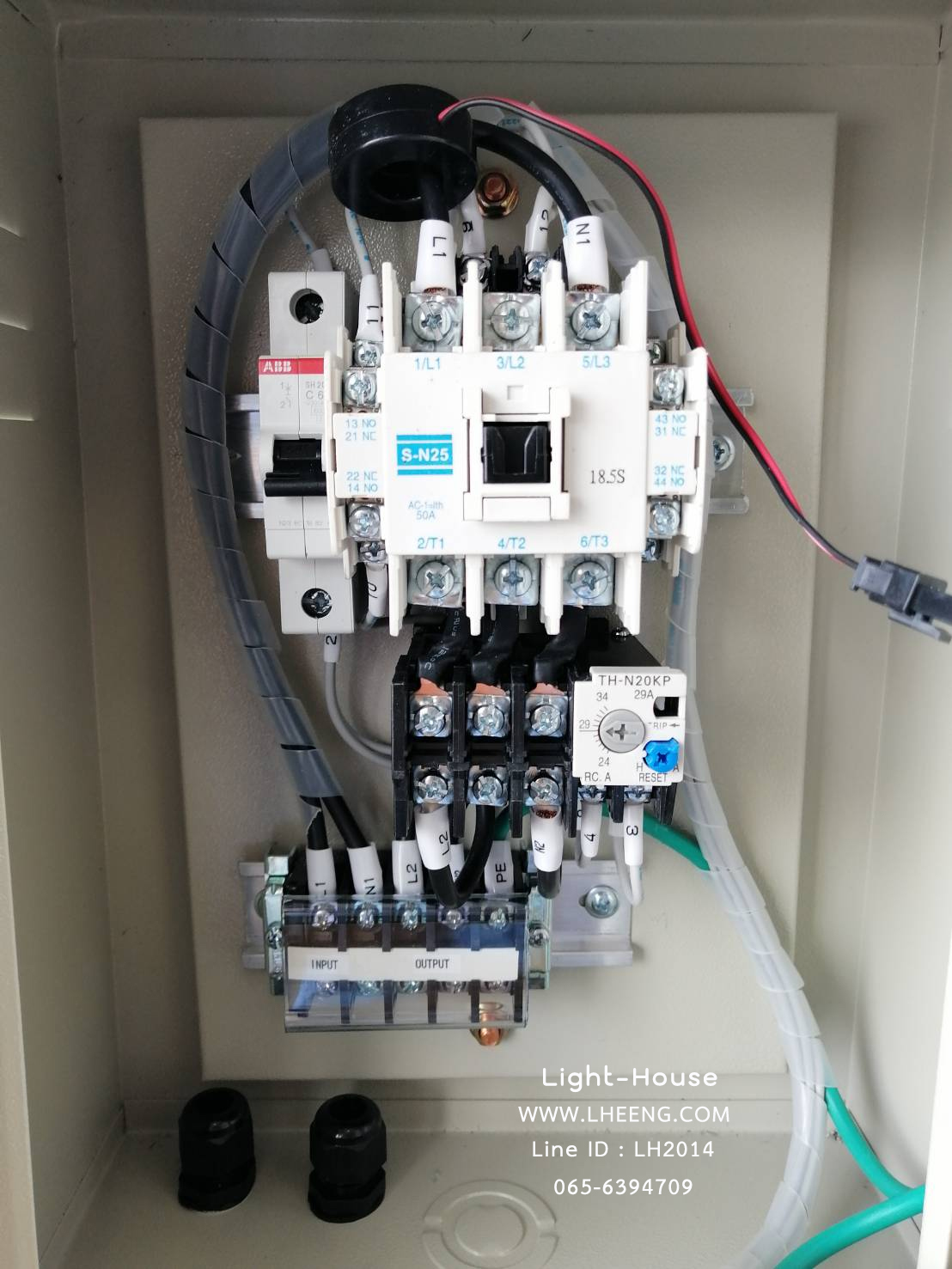 ตู้ควบคุมสตาร์ทมอเตอร์ 5 แรงHP 220V 2 สายไฟบ้านแบบบอกค่ากระแสและโวลต์ได้ ตู้ควบคุมปิด-เปิด มอเตอร์ 5 HP แรง, มอเตอร์ปั๊มน้ำ, มอเตอร์พัดลม,เครื่องบด,โรงสีขาว,ปั๊มหอยโข่ง,ปั๊มบาดาล,เครื่องตัดเหล็ก,เครื่องผสมอาหาร,ใช้ได้ทั้ง มอเตอร์ 2 สายไฟบ้าน