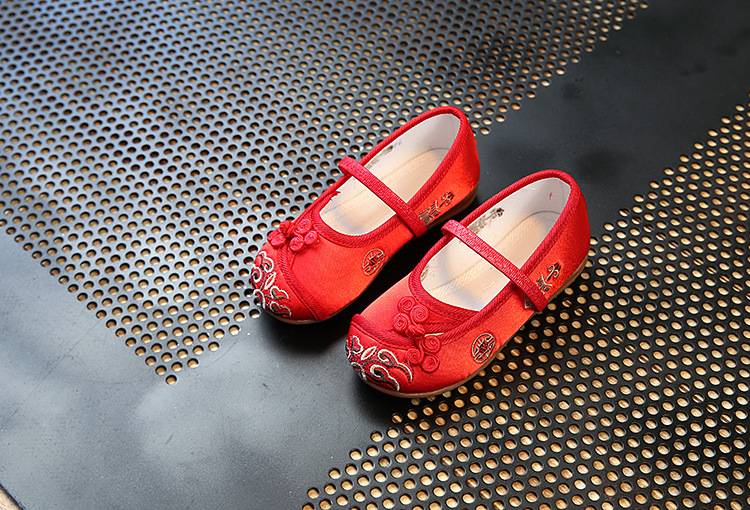 รองเท้าเด็กหญิงสไตล์จีน ลายกระดุมหน้า