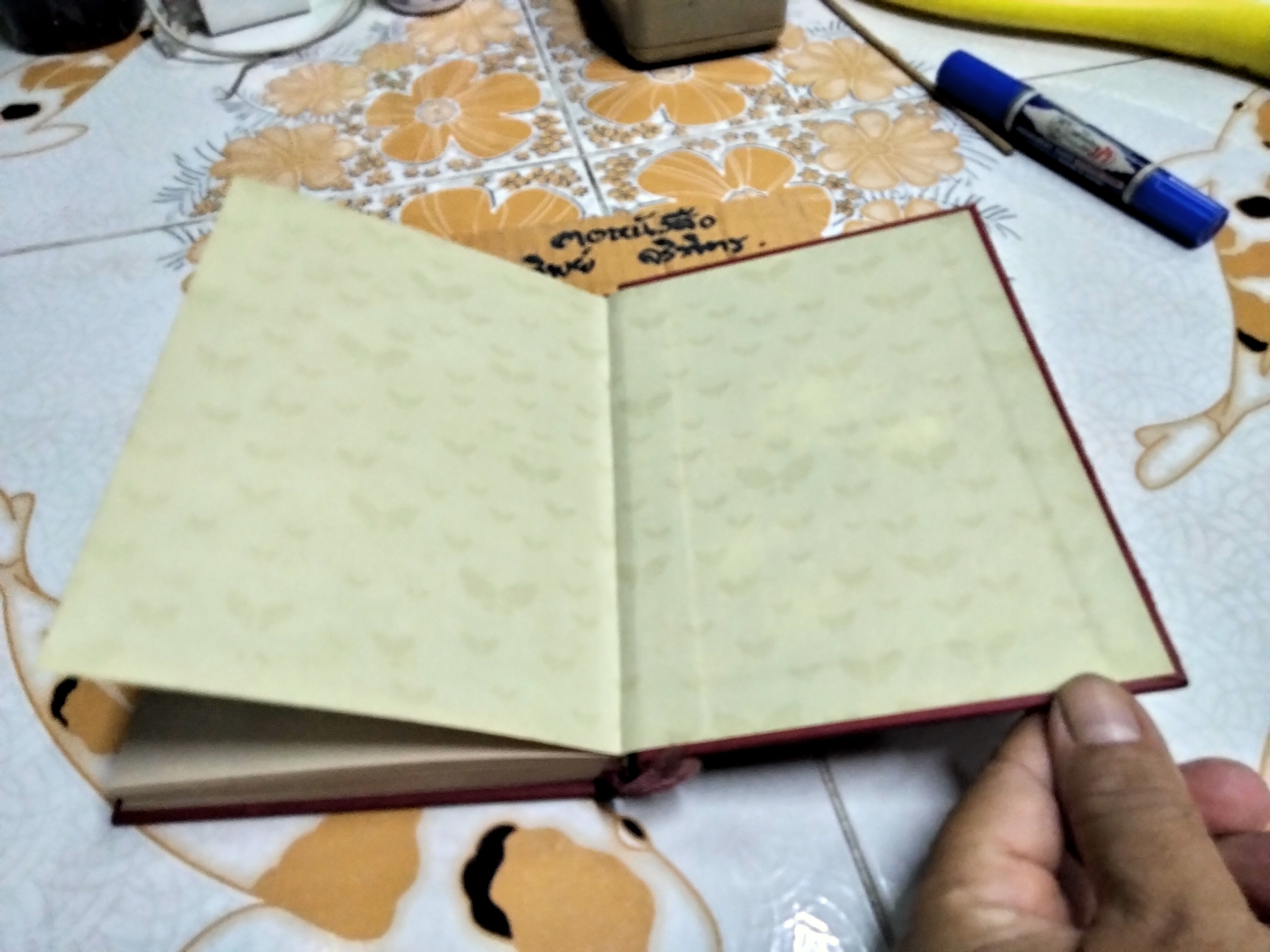 ชุดประดาน้ำและผีเสื้อ (Le Scaphandre et Le papillion) ฌ็อง-โดมินิก โบบี้ เขียน - วัลยา วิวัฒน์ศร แปลจากภาษาฝรั่งเศส ,พิมพ์ 2/2541 **สินค้าหมด**