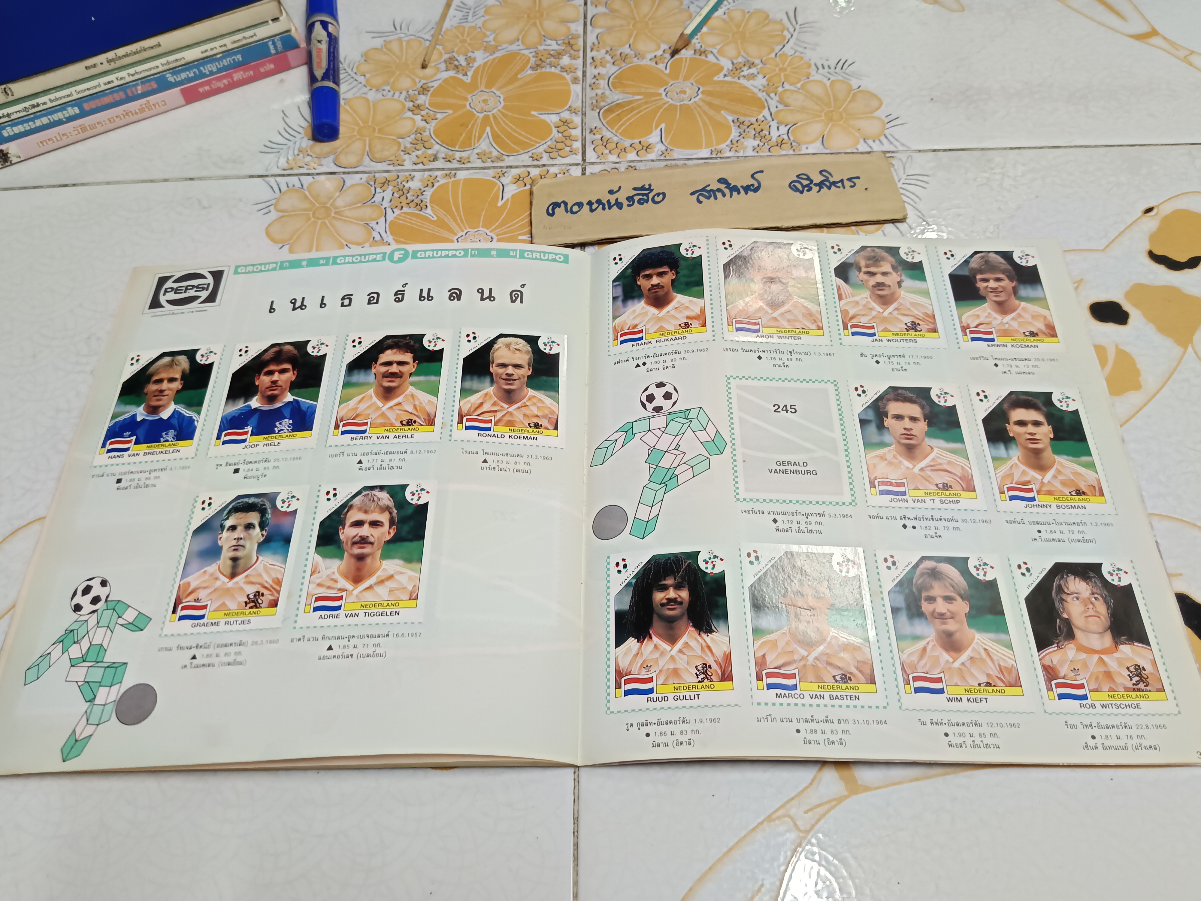 สมุดสะสมสติ๊กเกอร์ Italia World Cup 1990 ของ PANINI สติ๊กเกอร์ขาด 1 ใบ จาก 268 ใบ **สินค้าหมด**