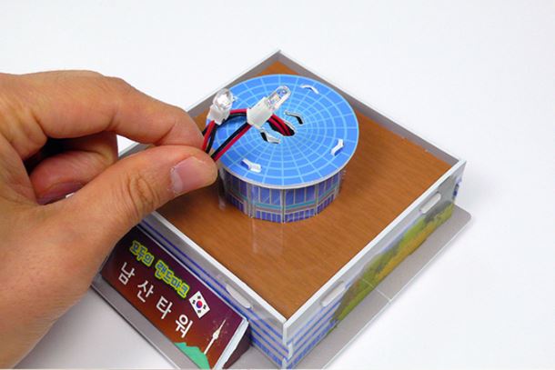 3D จิ๊กซอว์เกาหลี หอคอยกรุงโซลมีไฟ LED 3D Jigsaw 한국 퍼즐 LED 조명이 있는 3D Jigsaw Seoul Tower with LED