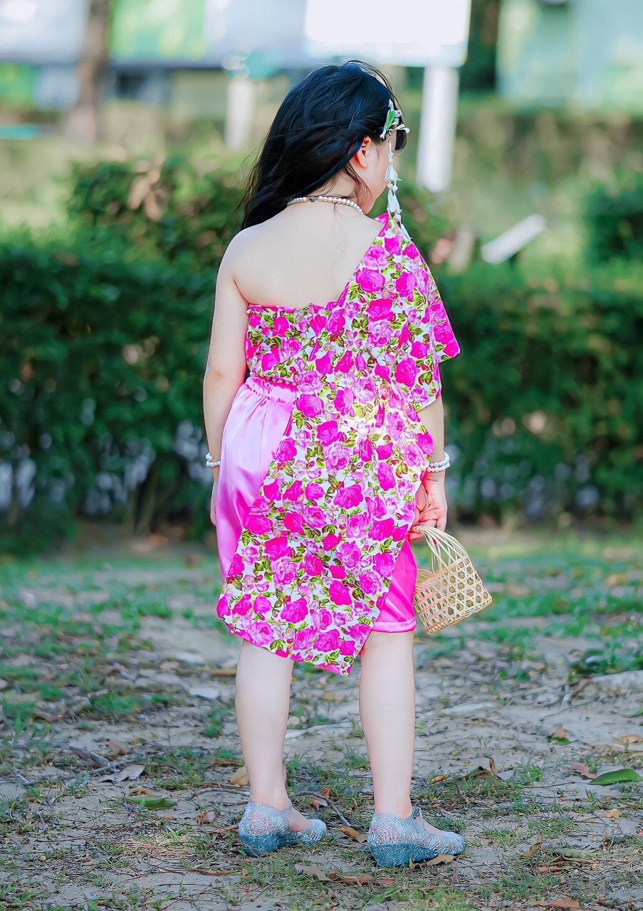 ชุดไทยเด็กหญิง สไบลายดอกกับโจง