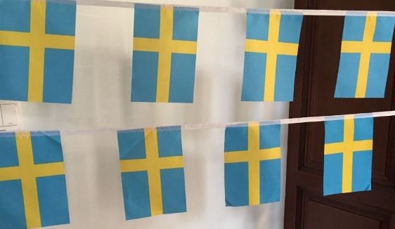 ธงชาติสวีเดน (ธงราวสวีเดน) Swedish Flag String Flag Hanging Flag Small Flag Decoration ธงชาติประเทศสวีเดน ธงราวสวีเดน สำหรับประดับตกแต่งในงาน ตกแต่งสถานที่ ราคาถูก