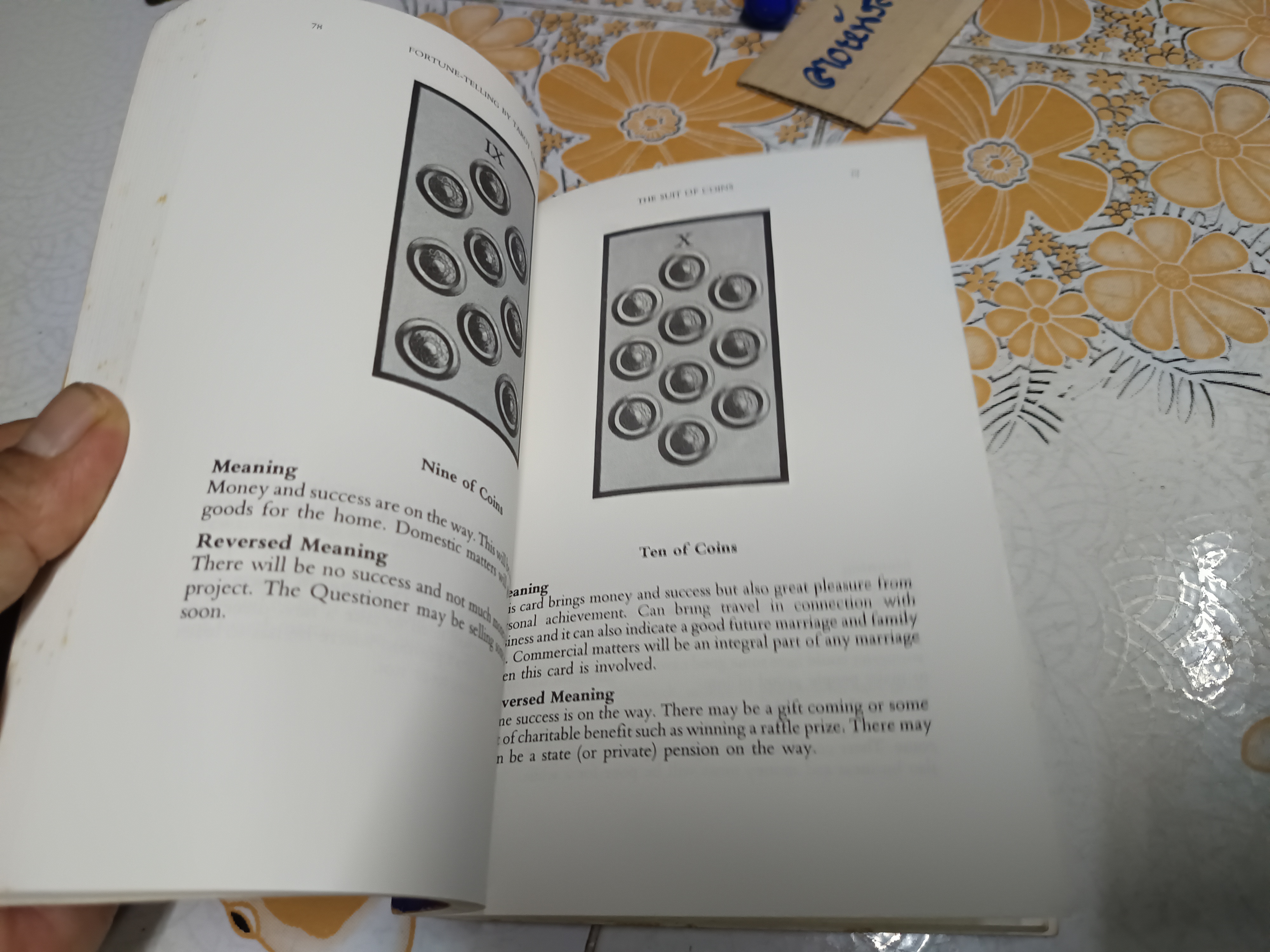 Fortune Telling by Tarot Cards : A Beginner's Guide to Understanding the Tarot. By. Sasha Fenton **สินค้าหมด**