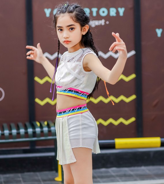 ชุดเต้นเด็กหญิง เสื้อกล้ามกับกางเกงกระโปรง ปักเลื่อม