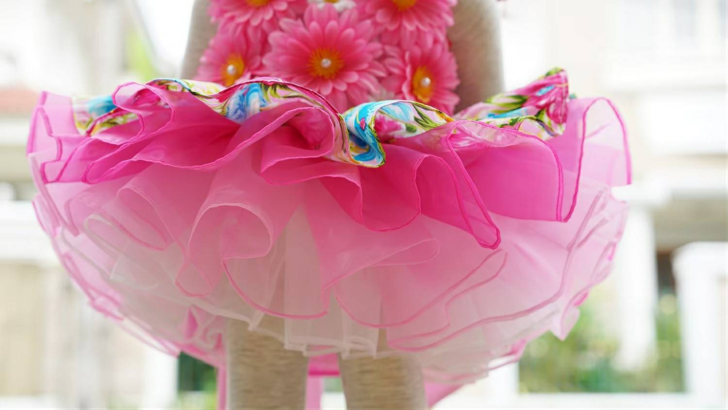 ชุดกระโปรงเด็กหญิง แต่งดอกแจ่มๆ