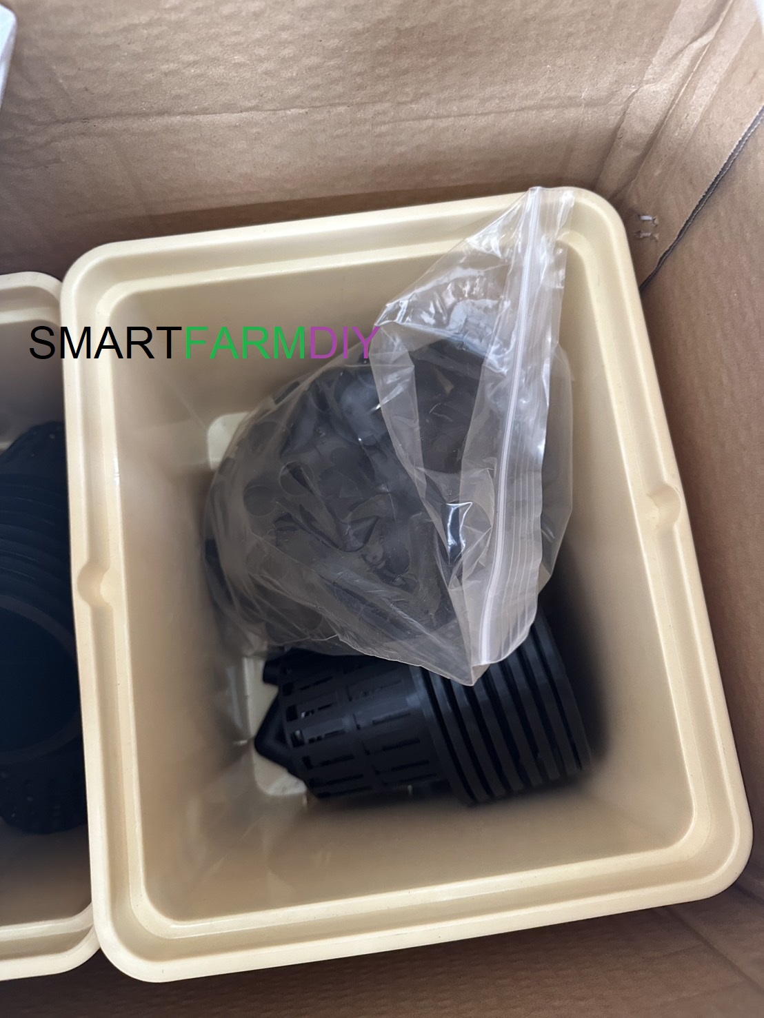 ถังปลูกไฮโดร dutch bucket 1 รูใหญ่ สีครีม