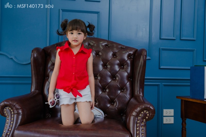 เสื้อแขนกุดสีแดง เด็กหญิง