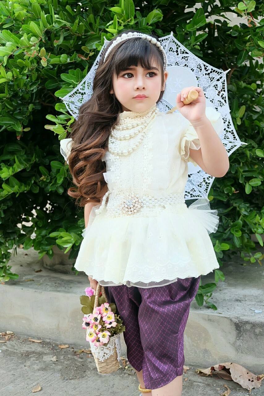 ชุดไทยเด็กหญิง เสื้อลูกไม้กับโจง