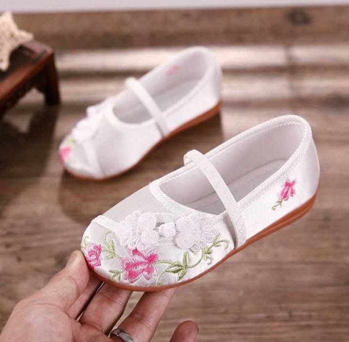 รองเท้าจีน